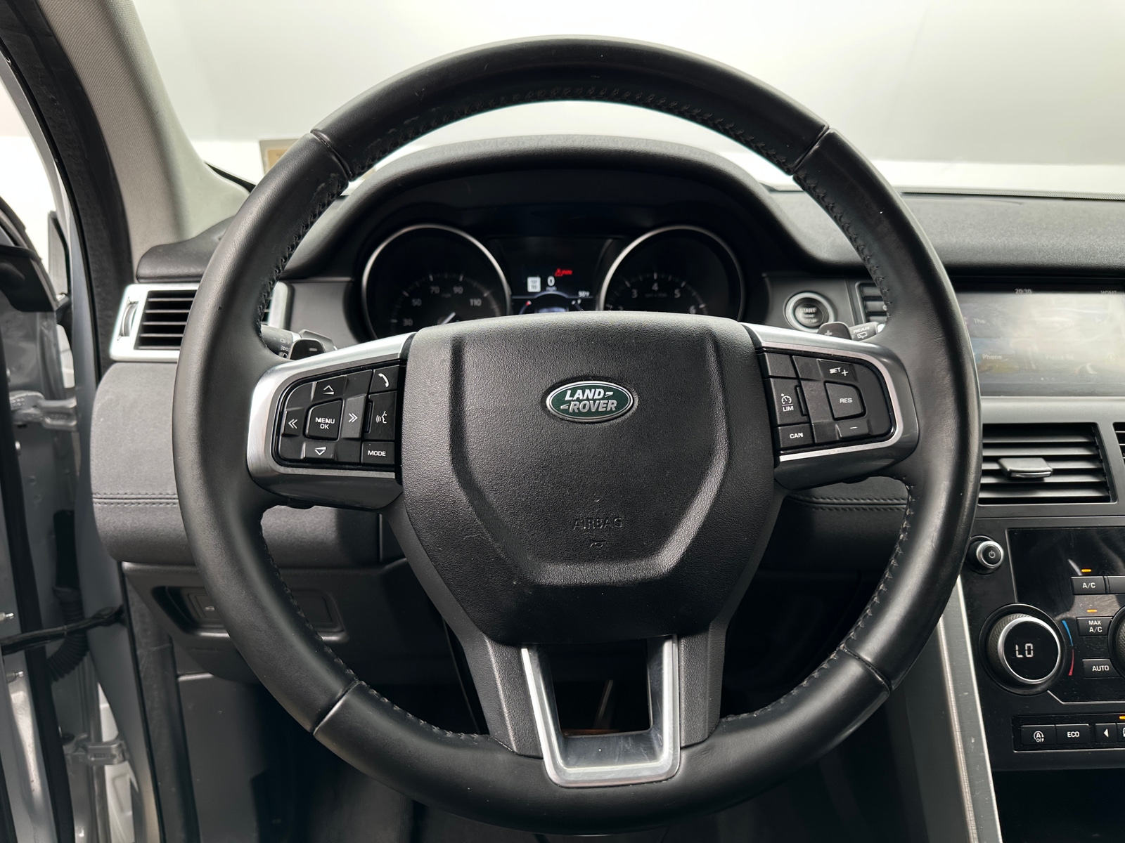 Thumbnail: 2018 Land Rover Discovery Sport - 4