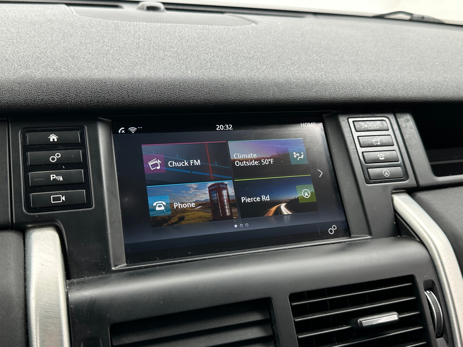 Thumbnail: 2018 Land Rover Discovery Sport - 3