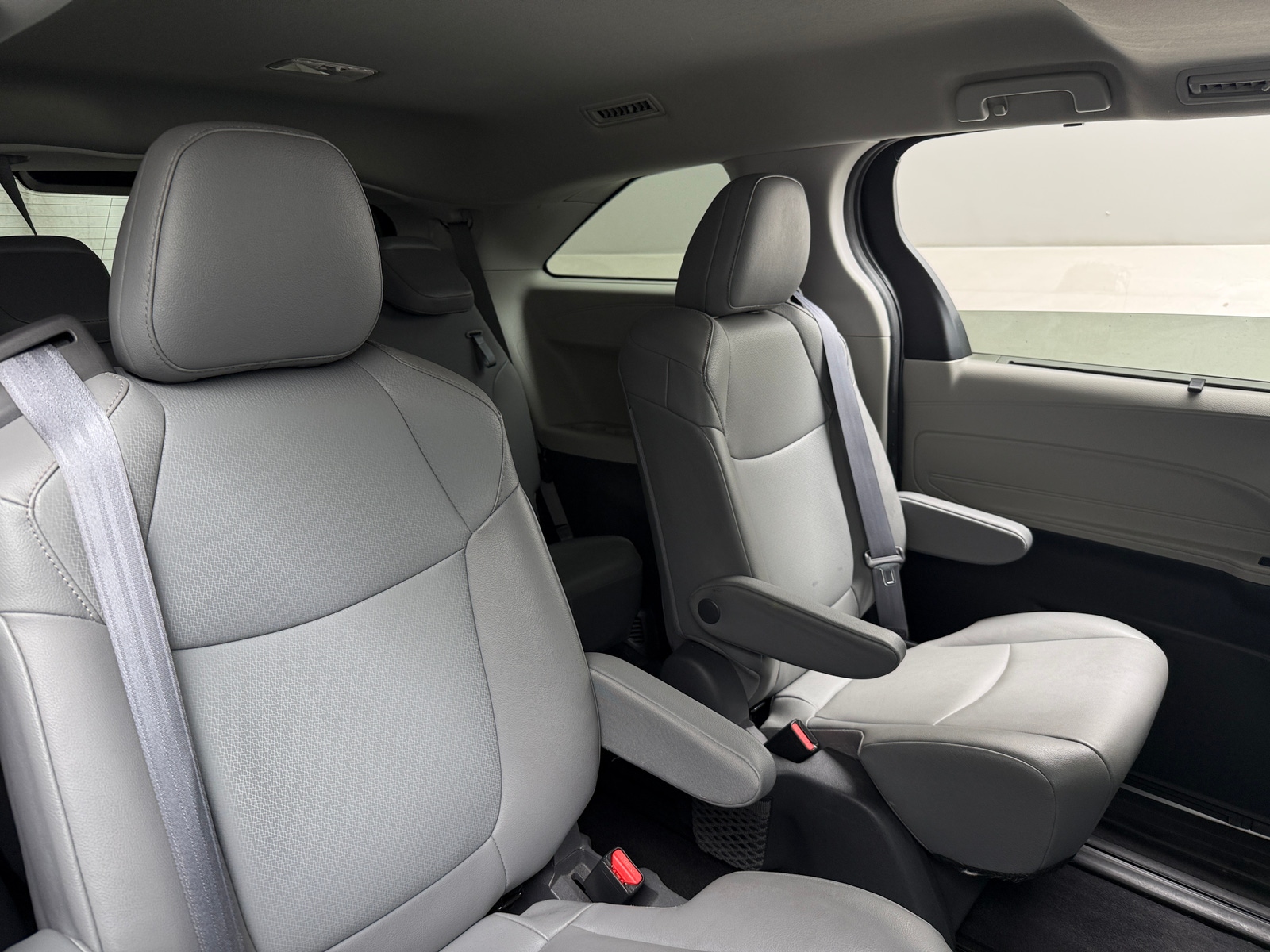 Thumbnail: 2021 Toyota Sienna - 5