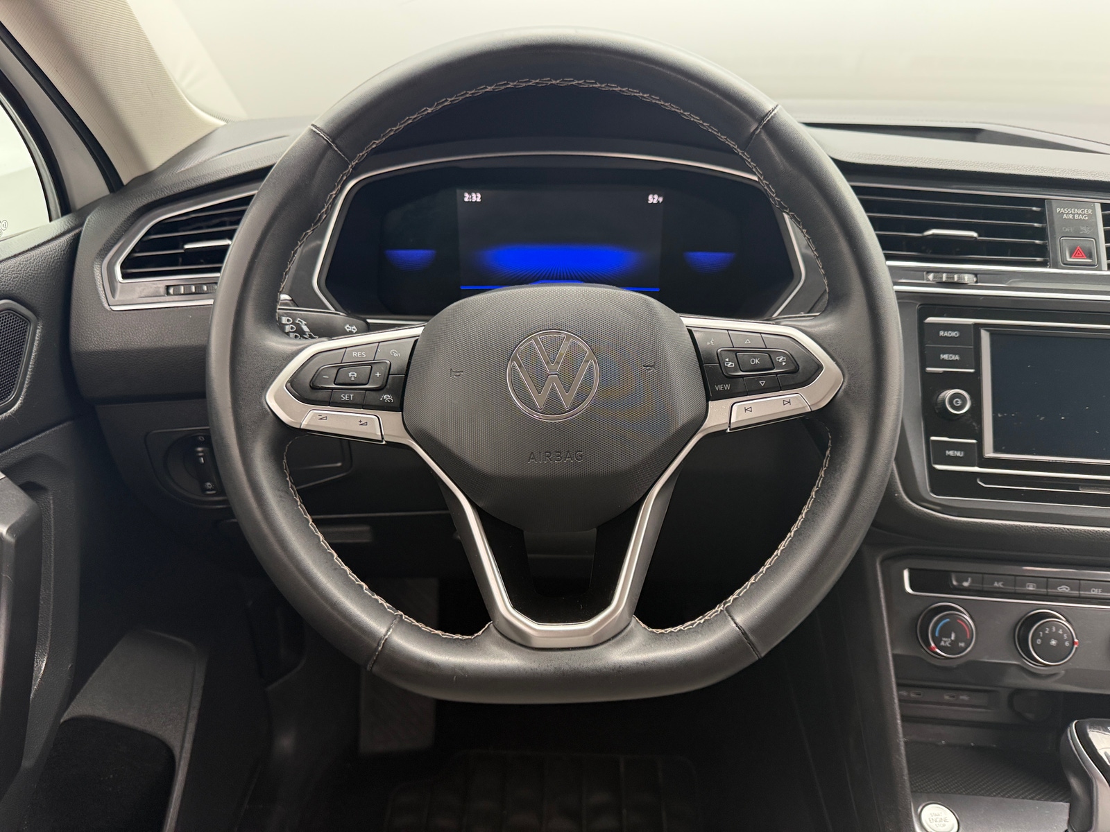 Thumbnail: 2022 Volkswagen Tiguan - 5