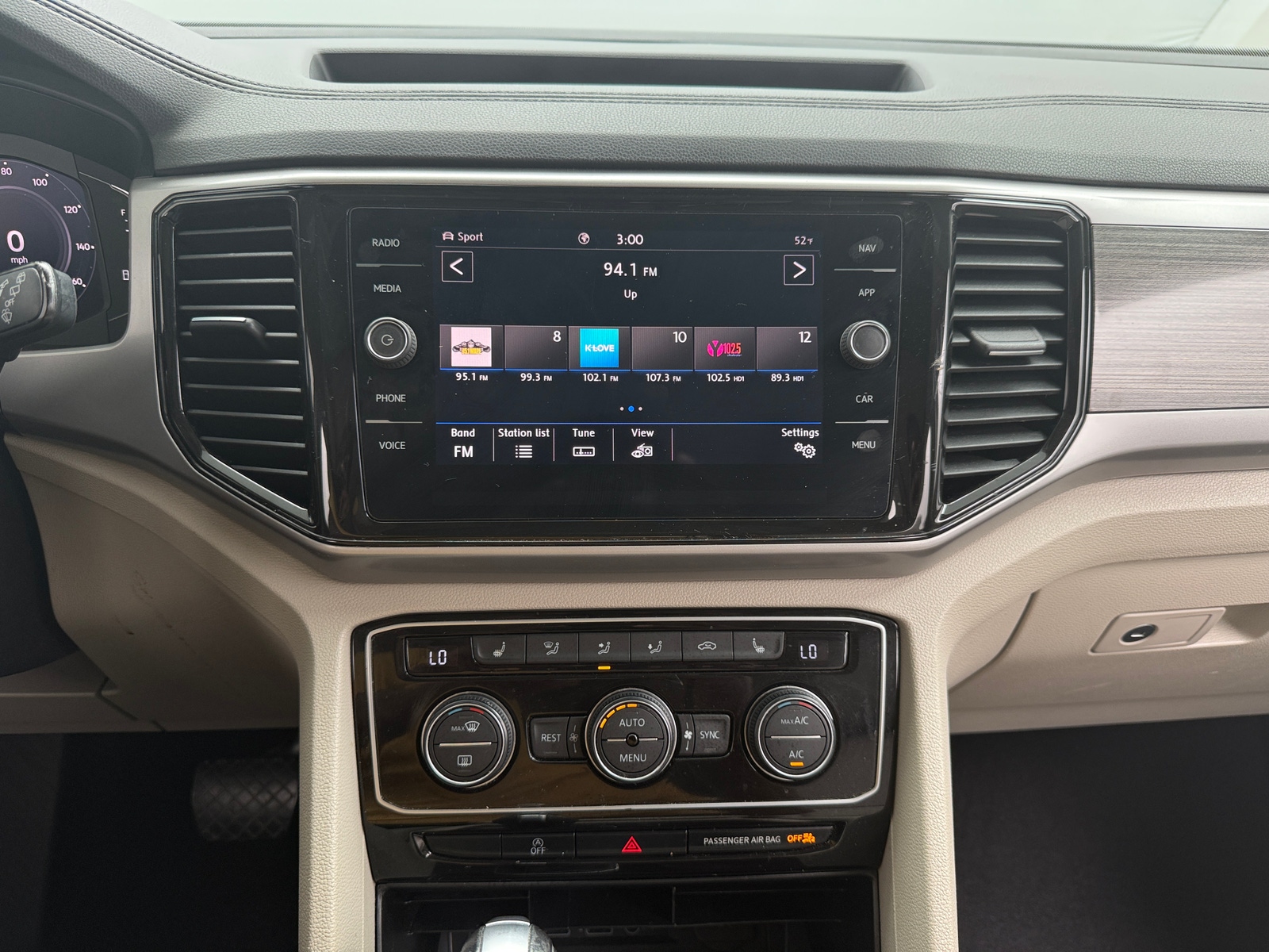 Thumbnail: 2021 Volkswagen Atlas - 3