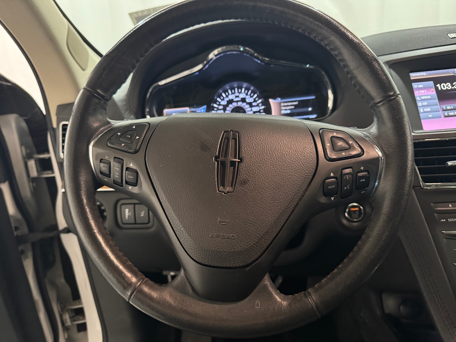 Thumbnail: 2015 Lincoln MKT - 4