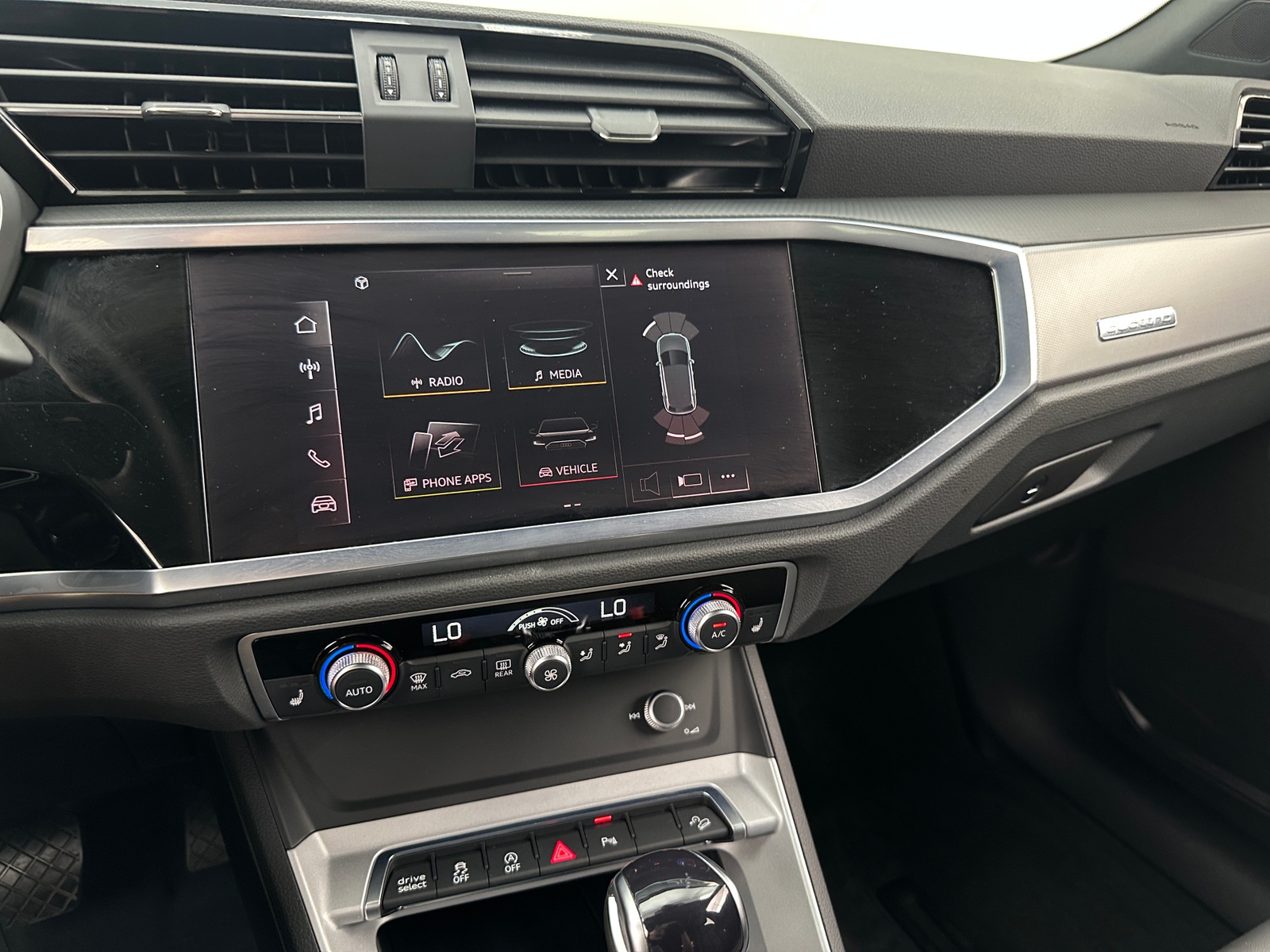 Thumbnail: 2022 Audi Q3 - 3