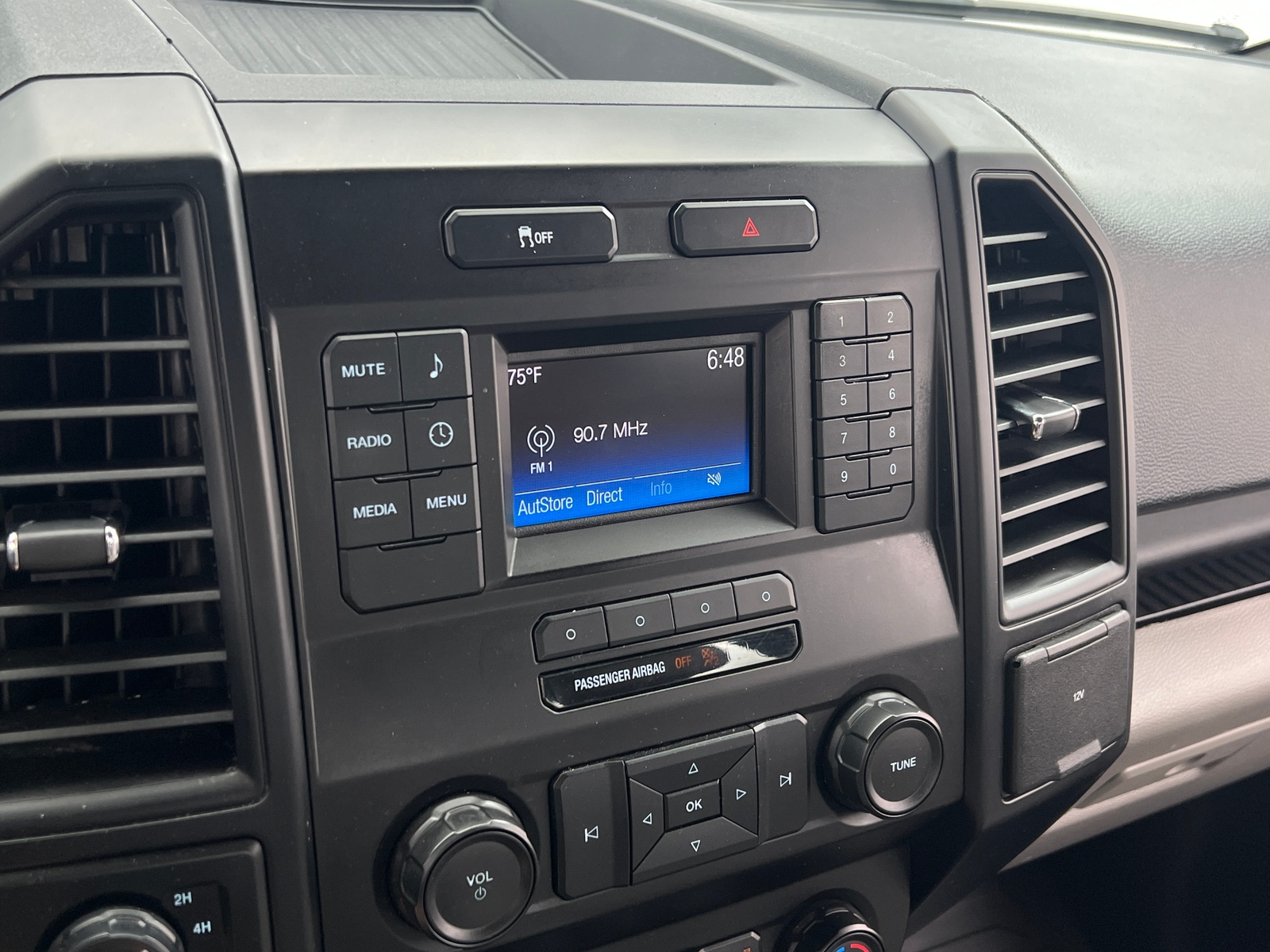 Thumbnail: 2015 Ford Econoline - 4
