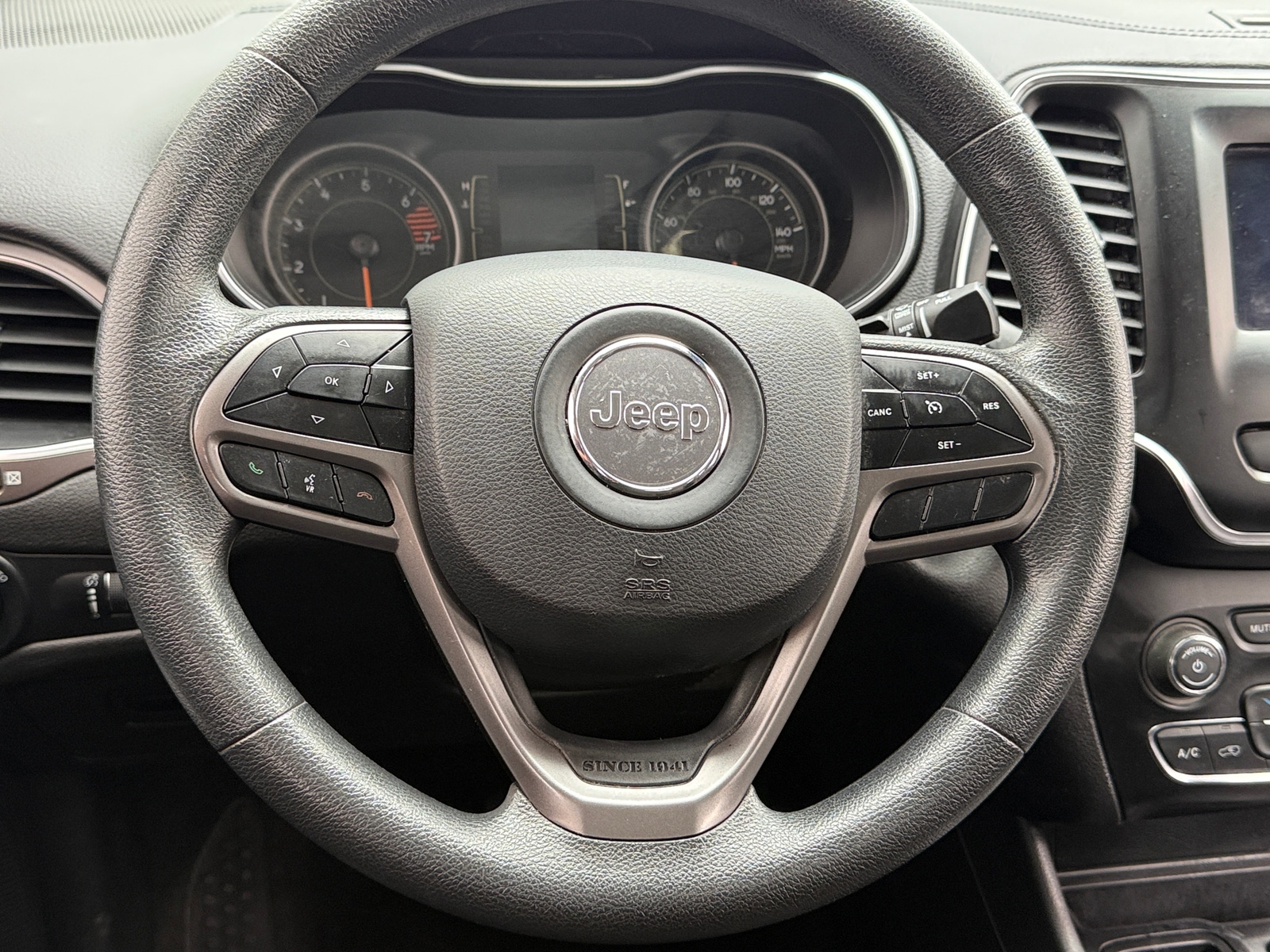 Thumbnail: 2021 Jeep Cherokee - 5