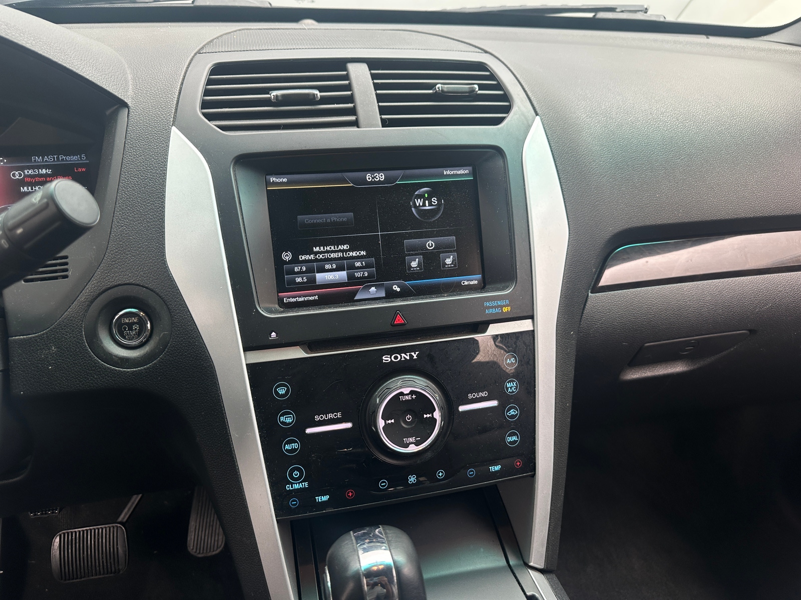Thumbnail: 2015 Ford Explorer - 3