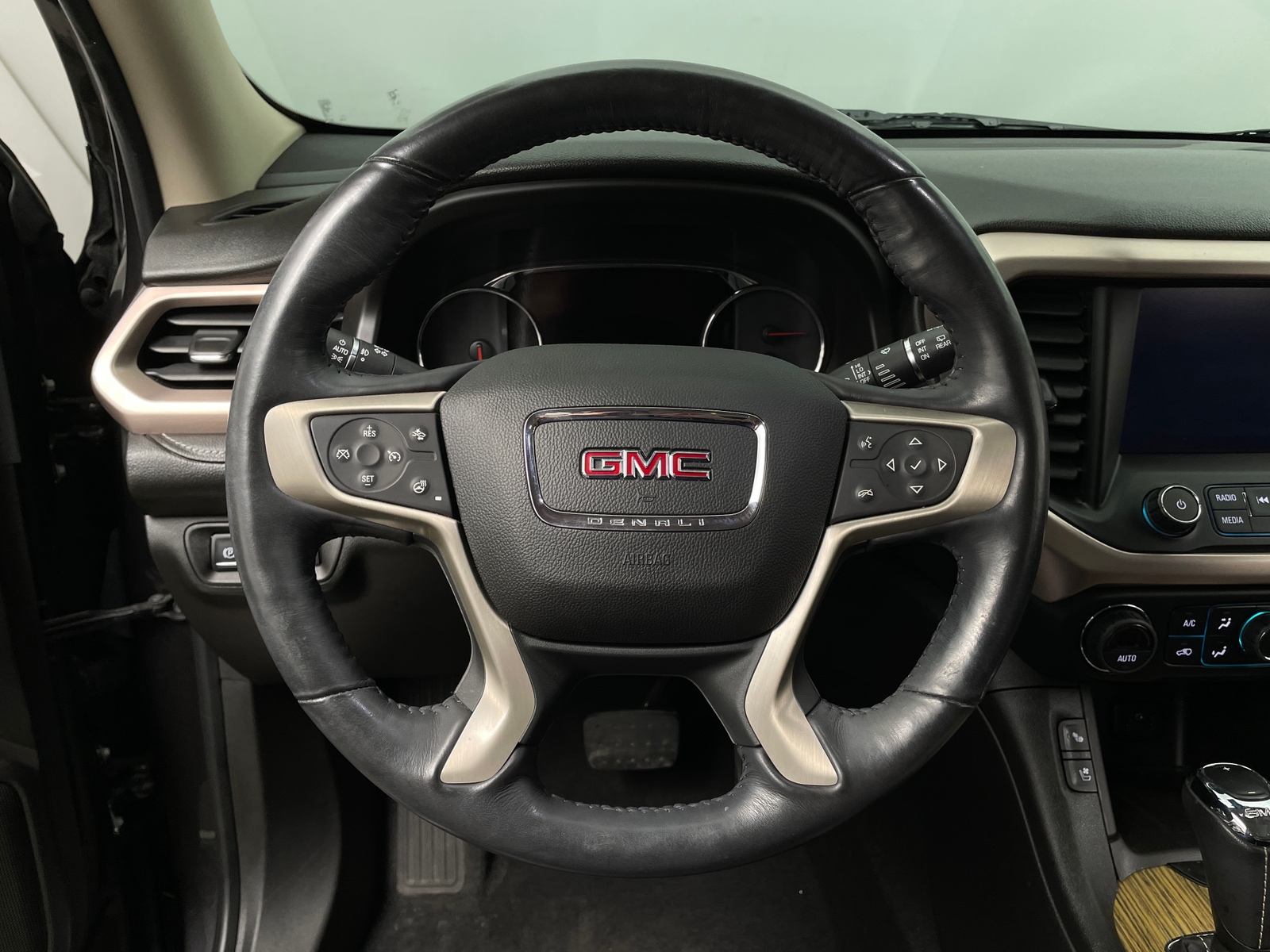 Thumbnail: 2017 GMC Acadia - 4