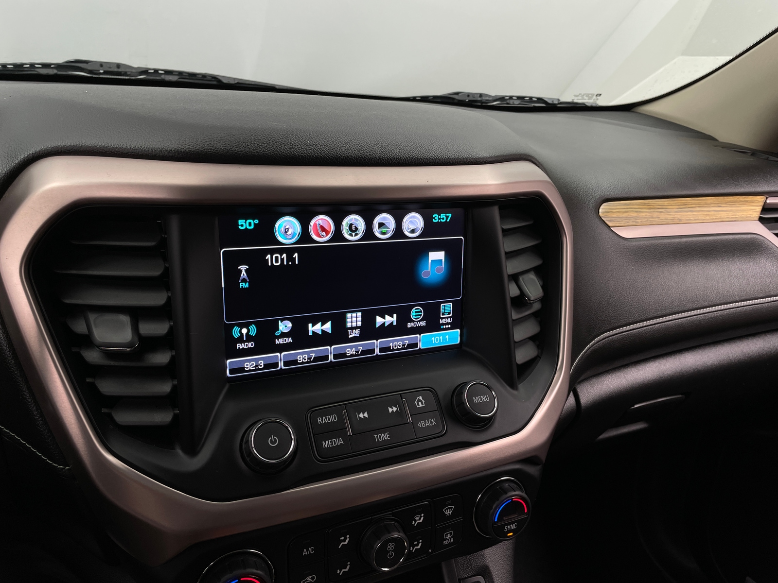 Thumbnail: 2017 GMC Acadia - 3