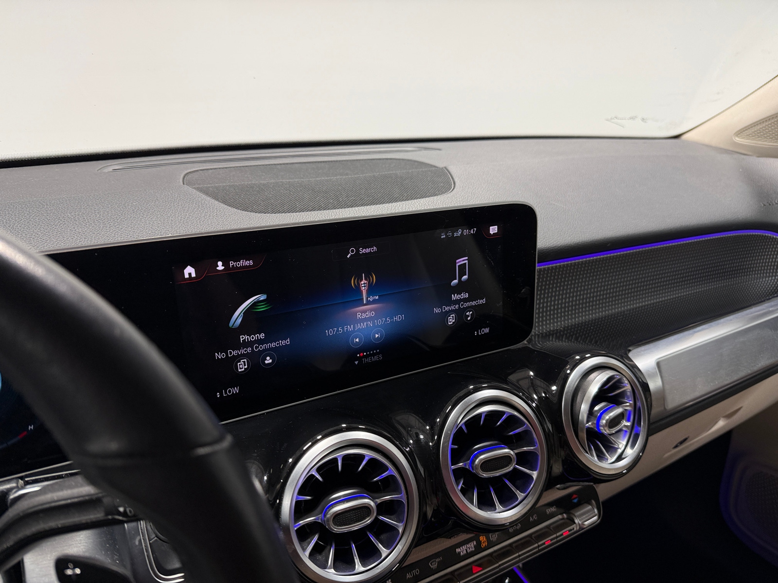Thumbnail: 2020 Mercedes-Benz GLB - 3