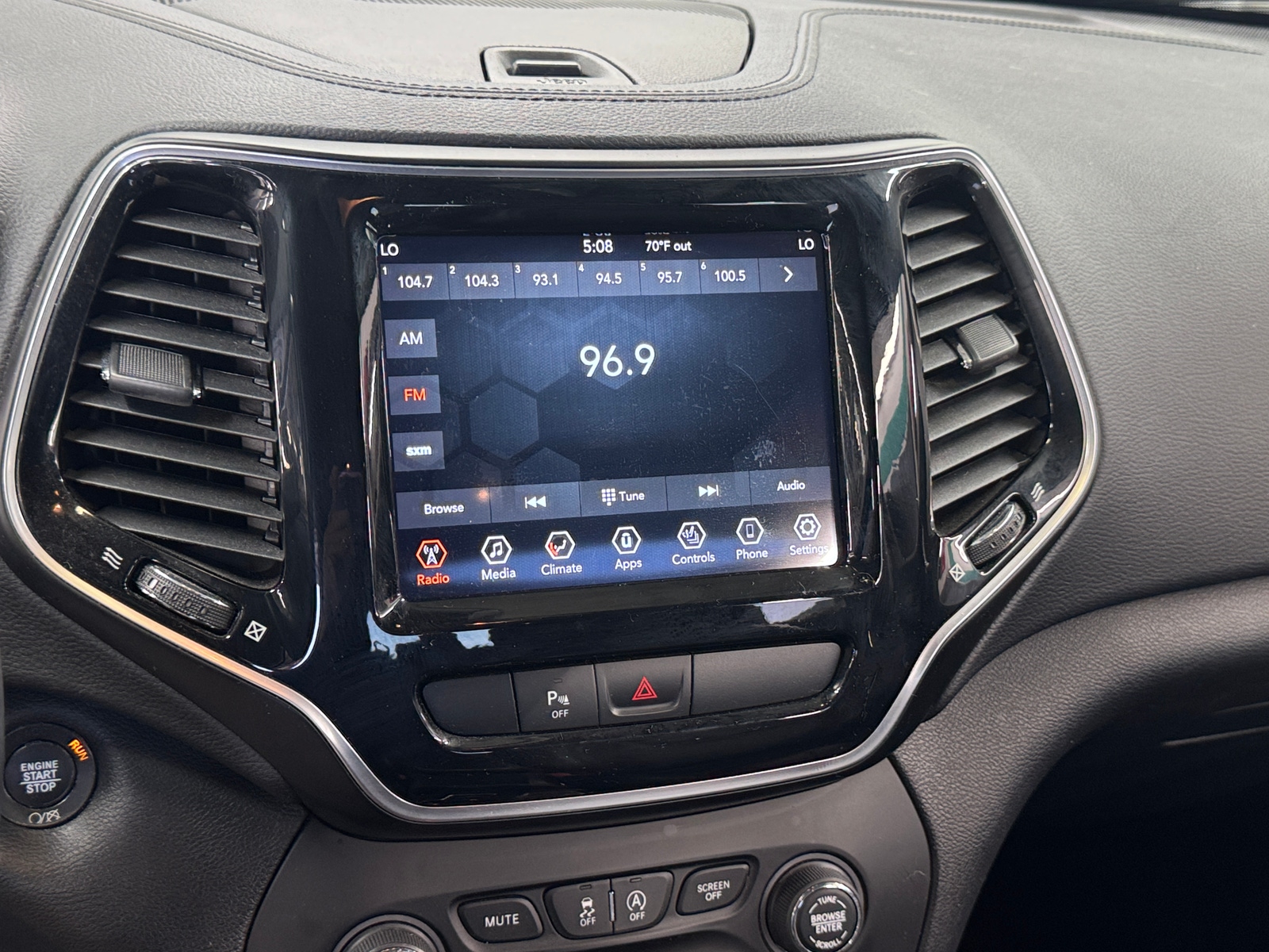 Thumbnail: 2019 Jeep Cherokee - 3