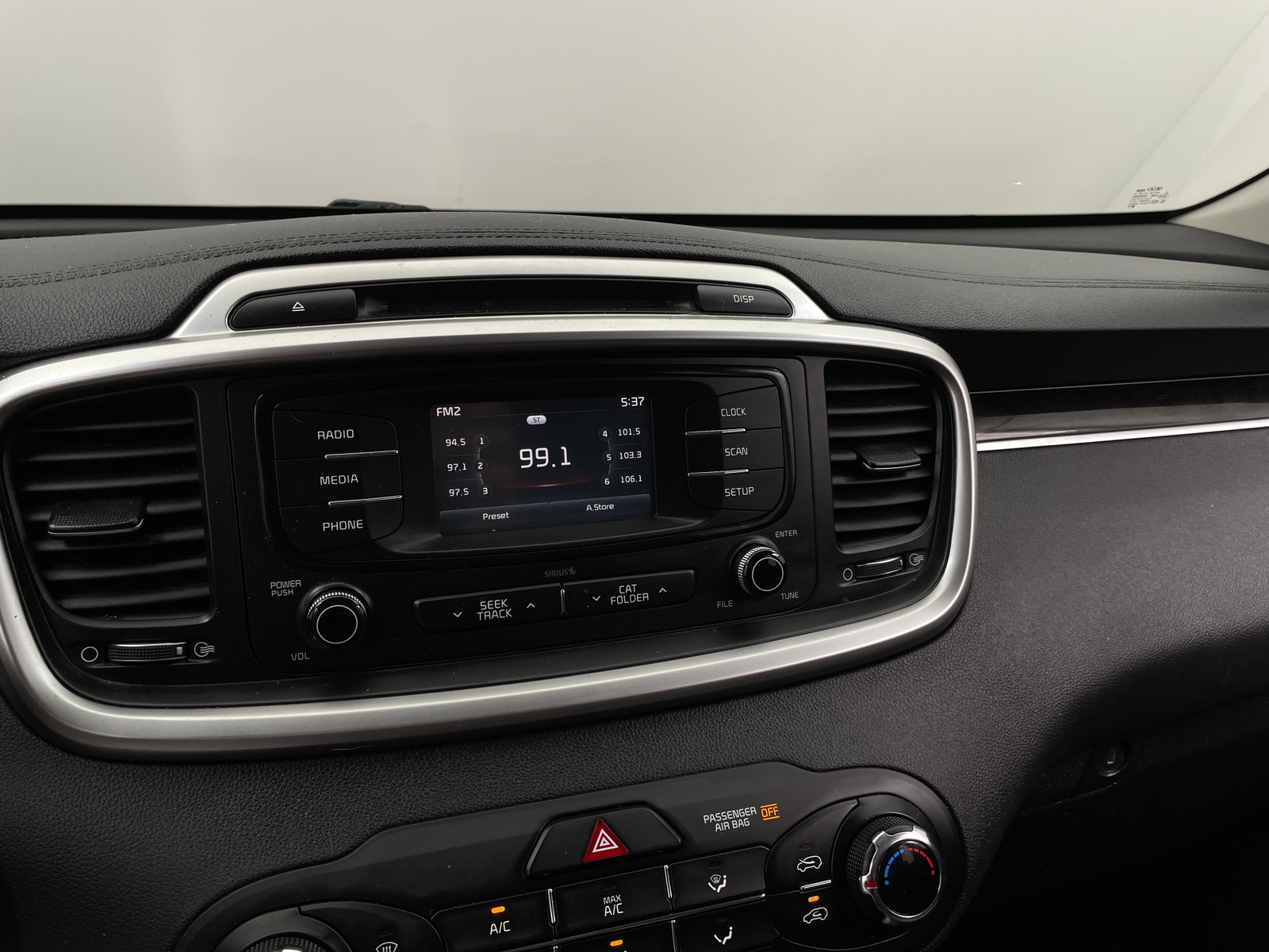 Thumbnail: 2017 Kia Sorento - 4