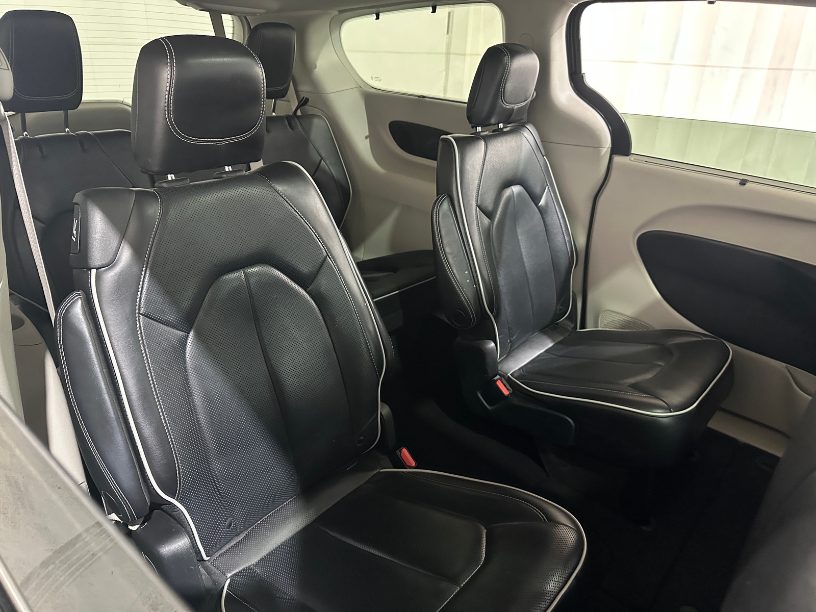 Thumbnail: 2022 Chrysler Pacifica - 5