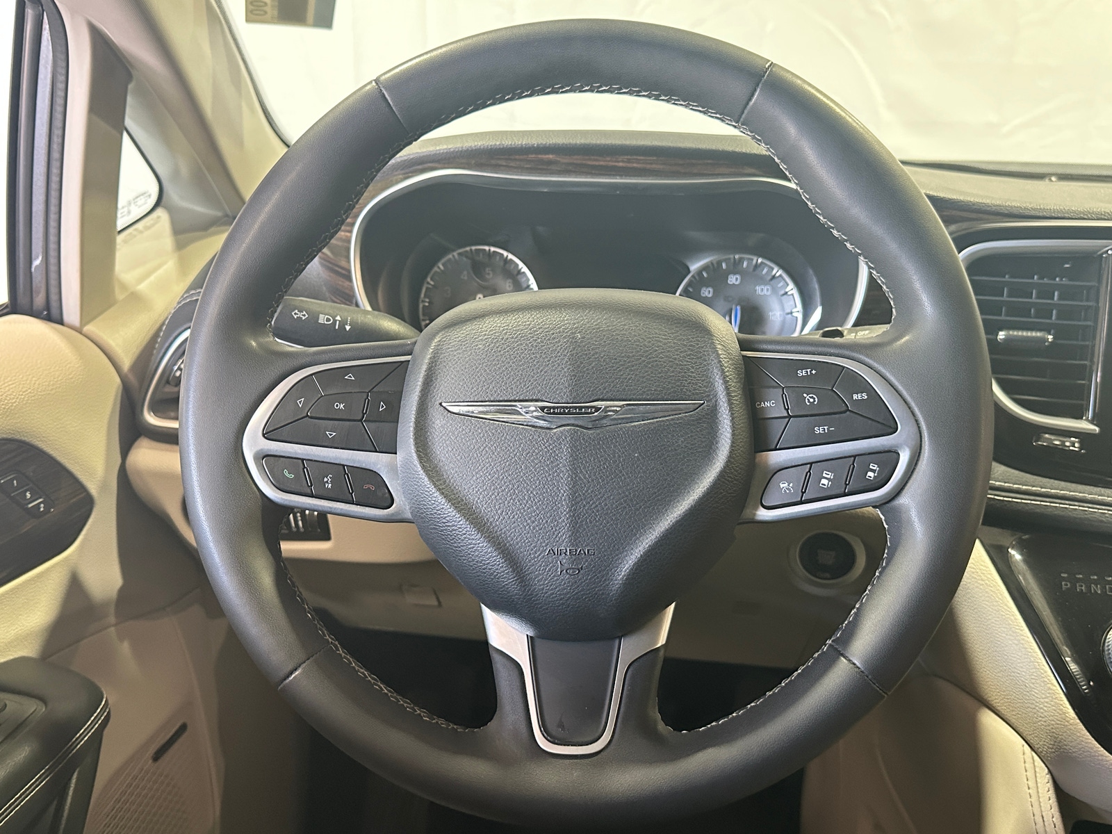Thumbnail: 2022 Chrysler Pacifica - 4
