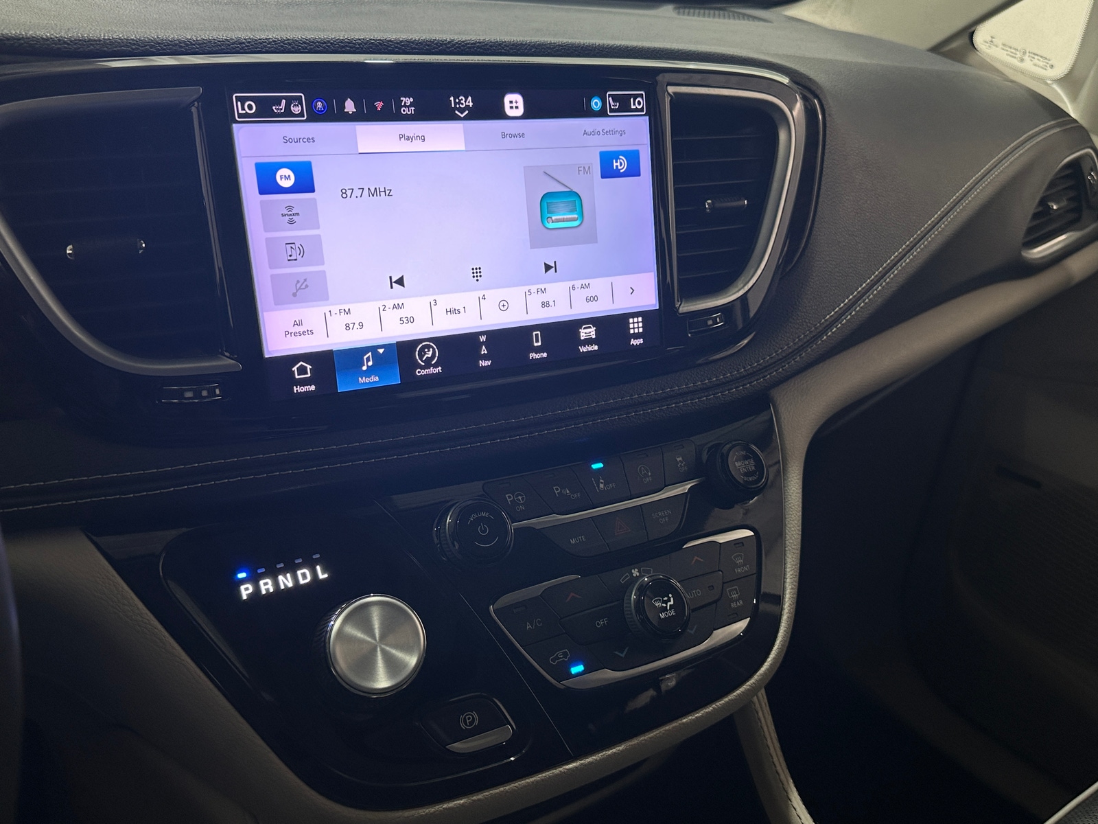 Thumbnail: 2022 Chrysler Pacifica - 3