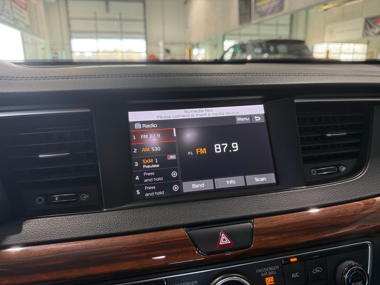 Thumbnail: 2019 Kia Cadenza - 3