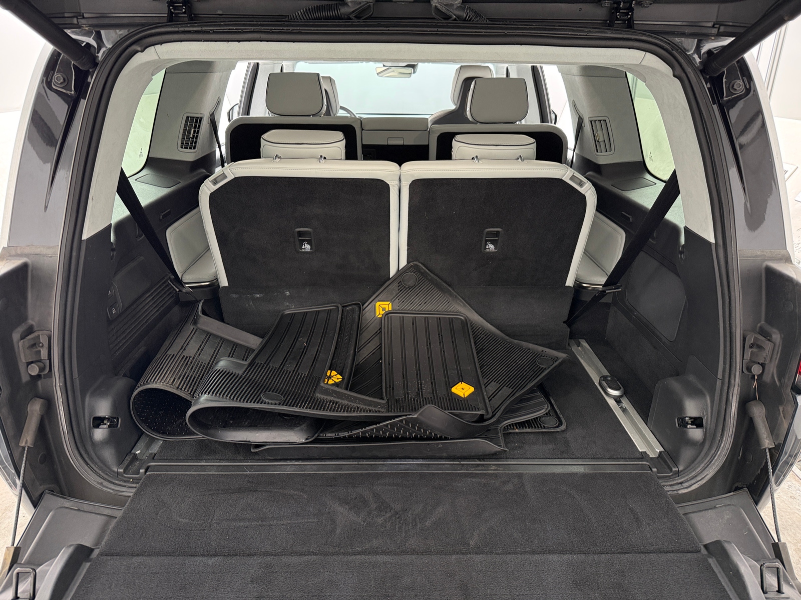 Thumbnail: 2023 Rivian R1S - 6