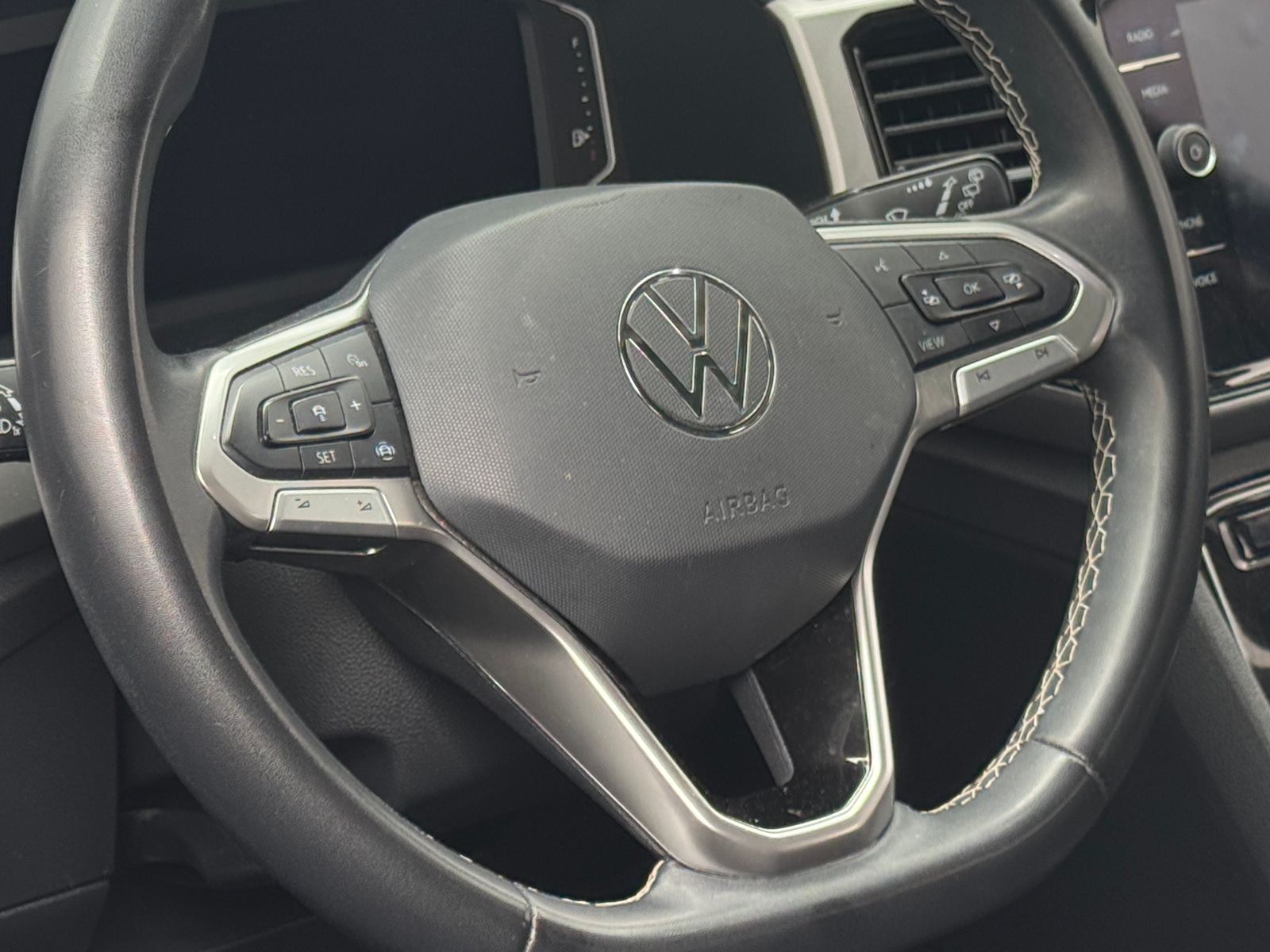 Thumbnail: 2023 Volkswagen Atlas - 4