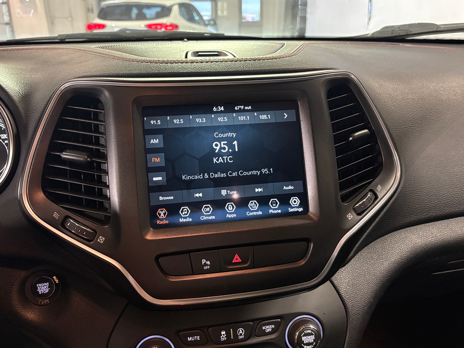 Thumbnail: 2019 Jeep Cherokee - 4