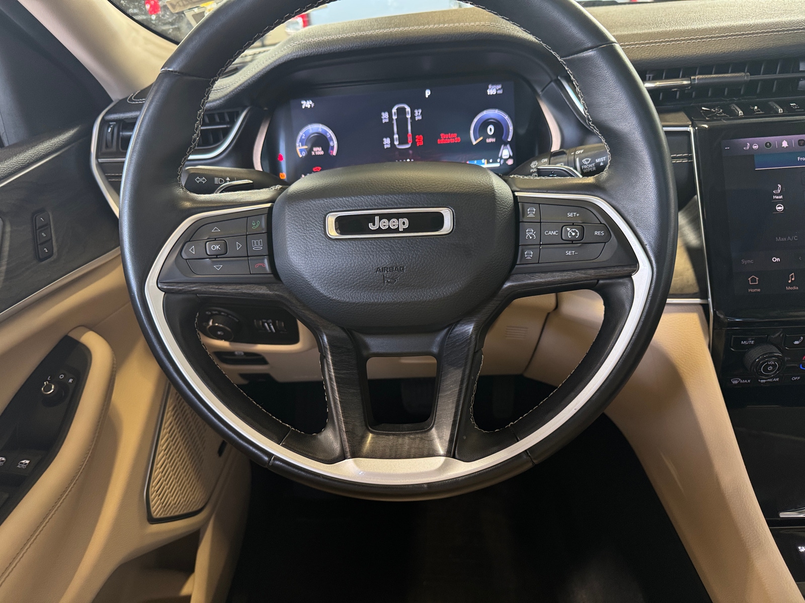 Thumbnail: 2022 Jeep Grand Cherokee L - 4