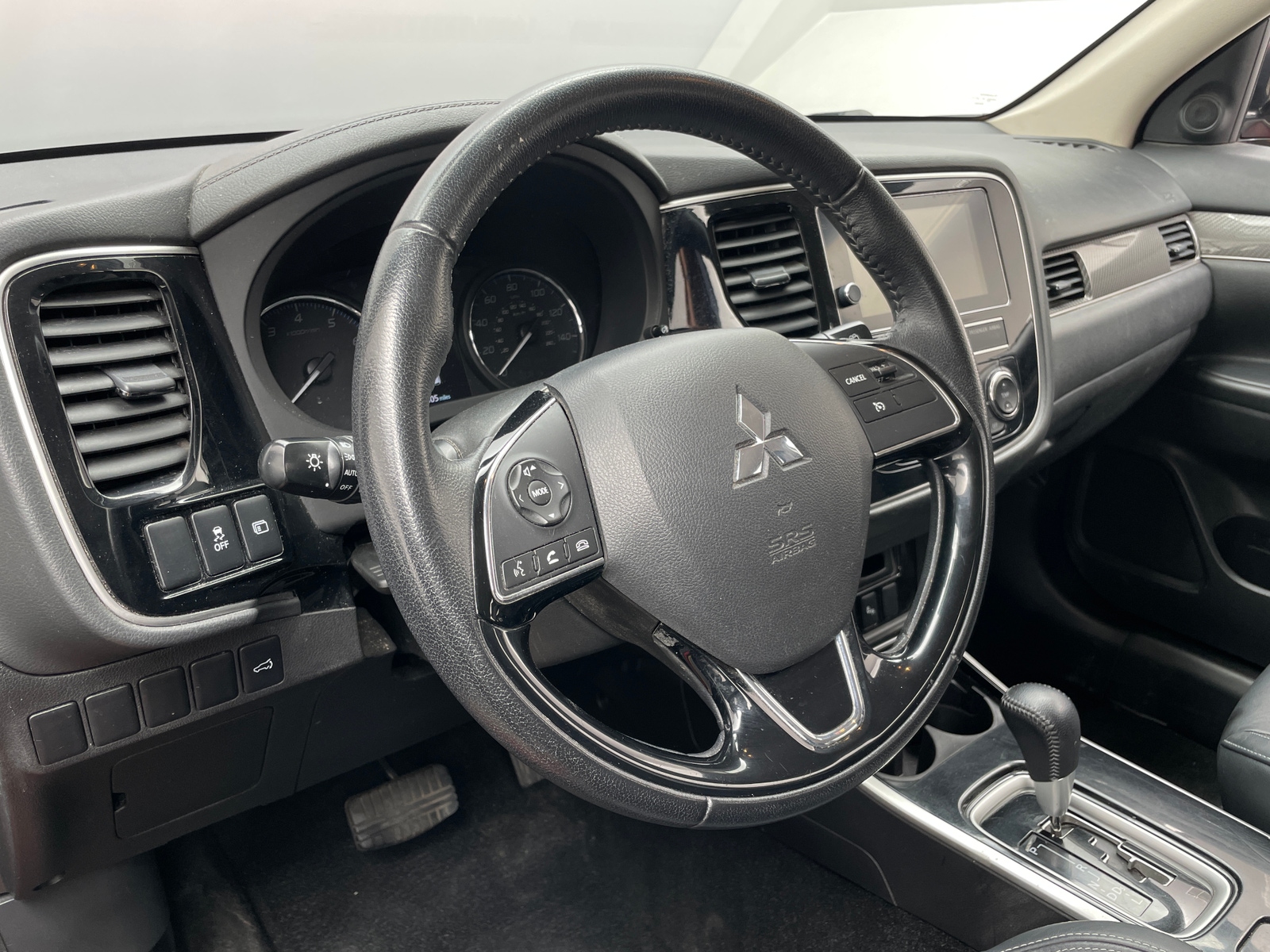 Thumbnail: 2019 Mitsubishi Outlander - 4