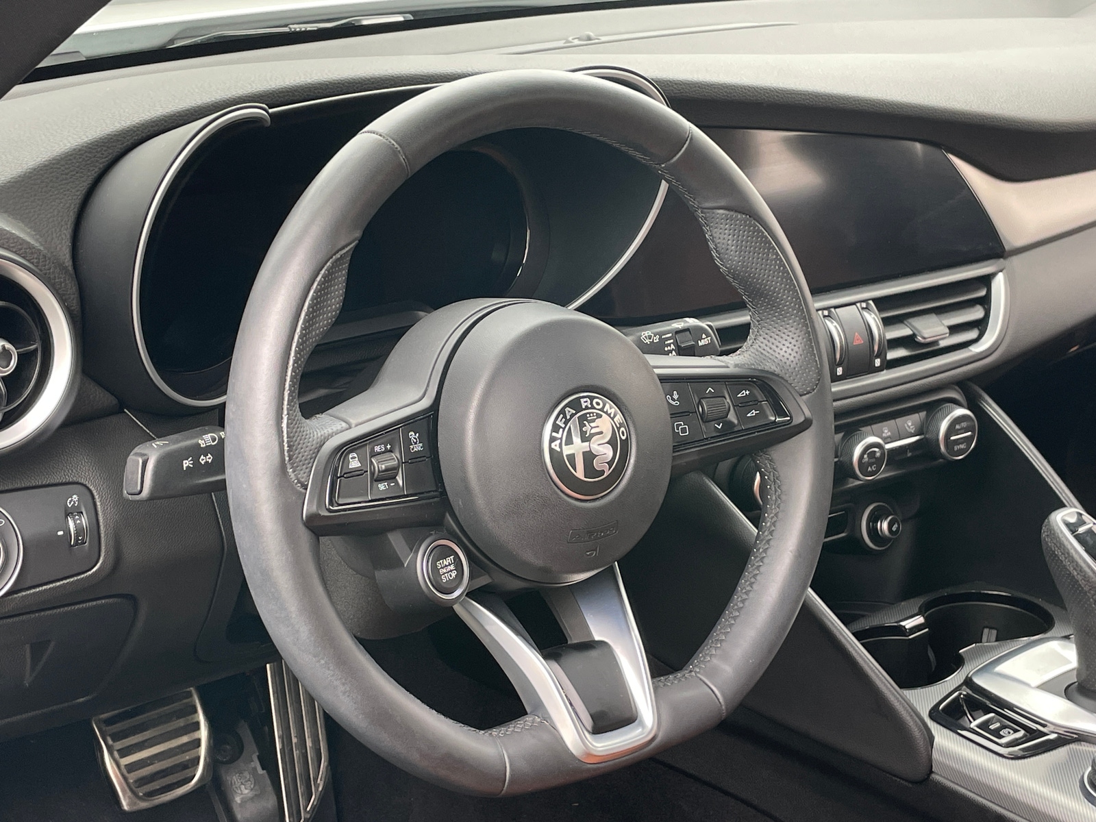 Thumbnail: 2024 Alfa Romeo Giulia - 4