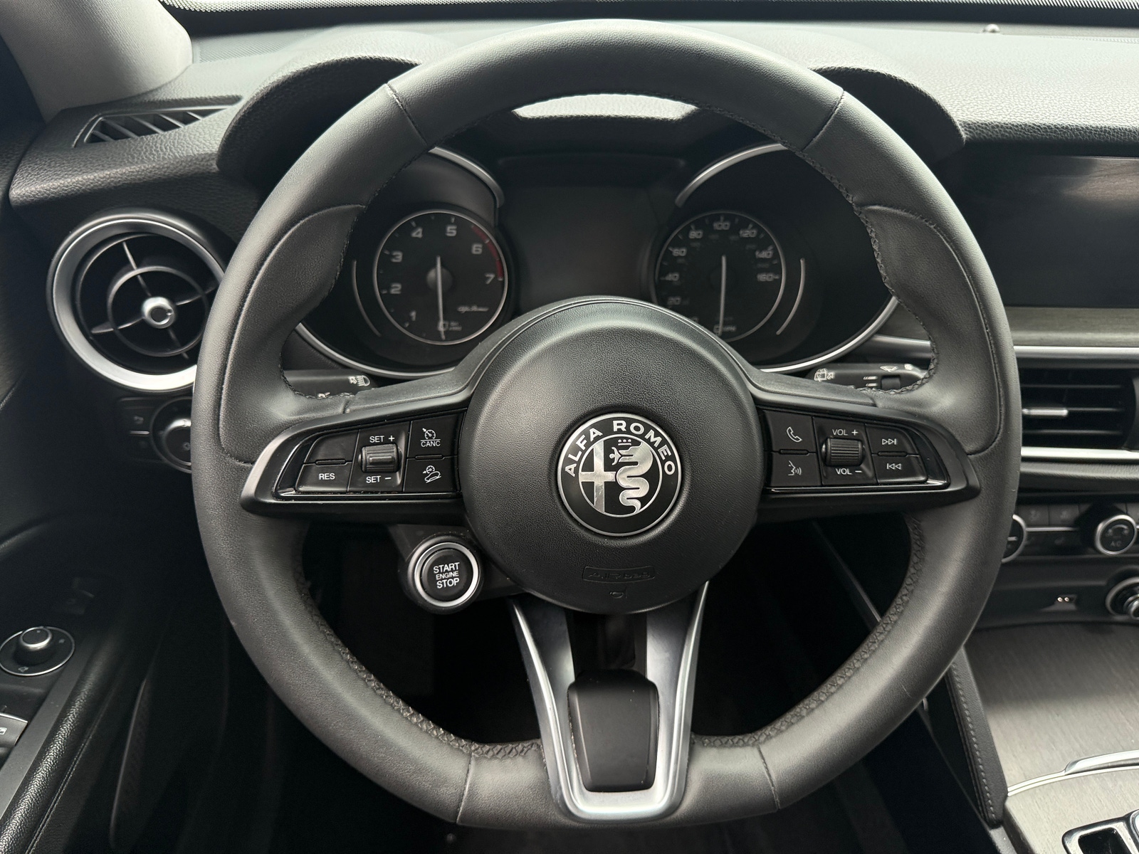 Thumbnail: 2021 Alfa Romeo Stelvio - 4