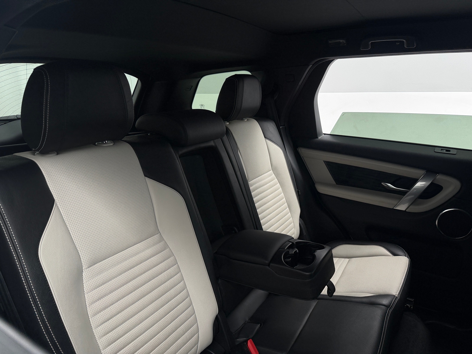 Thumbnail: 2022 Land Rover Discovery Sport - 5