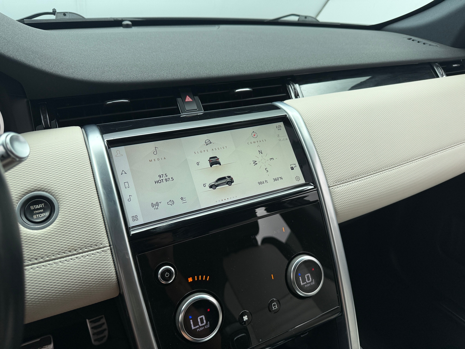 Thumbnail: 2022 Land Rover Discovery Sport - 3