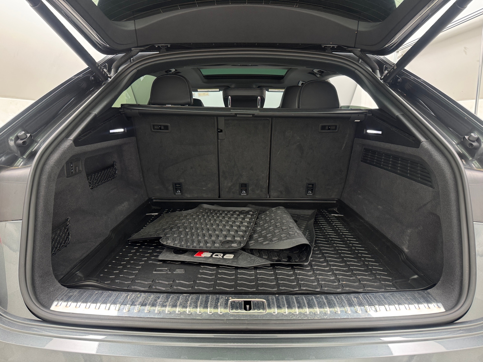 Thumbnail: 2023 Audi SQ8 - 6