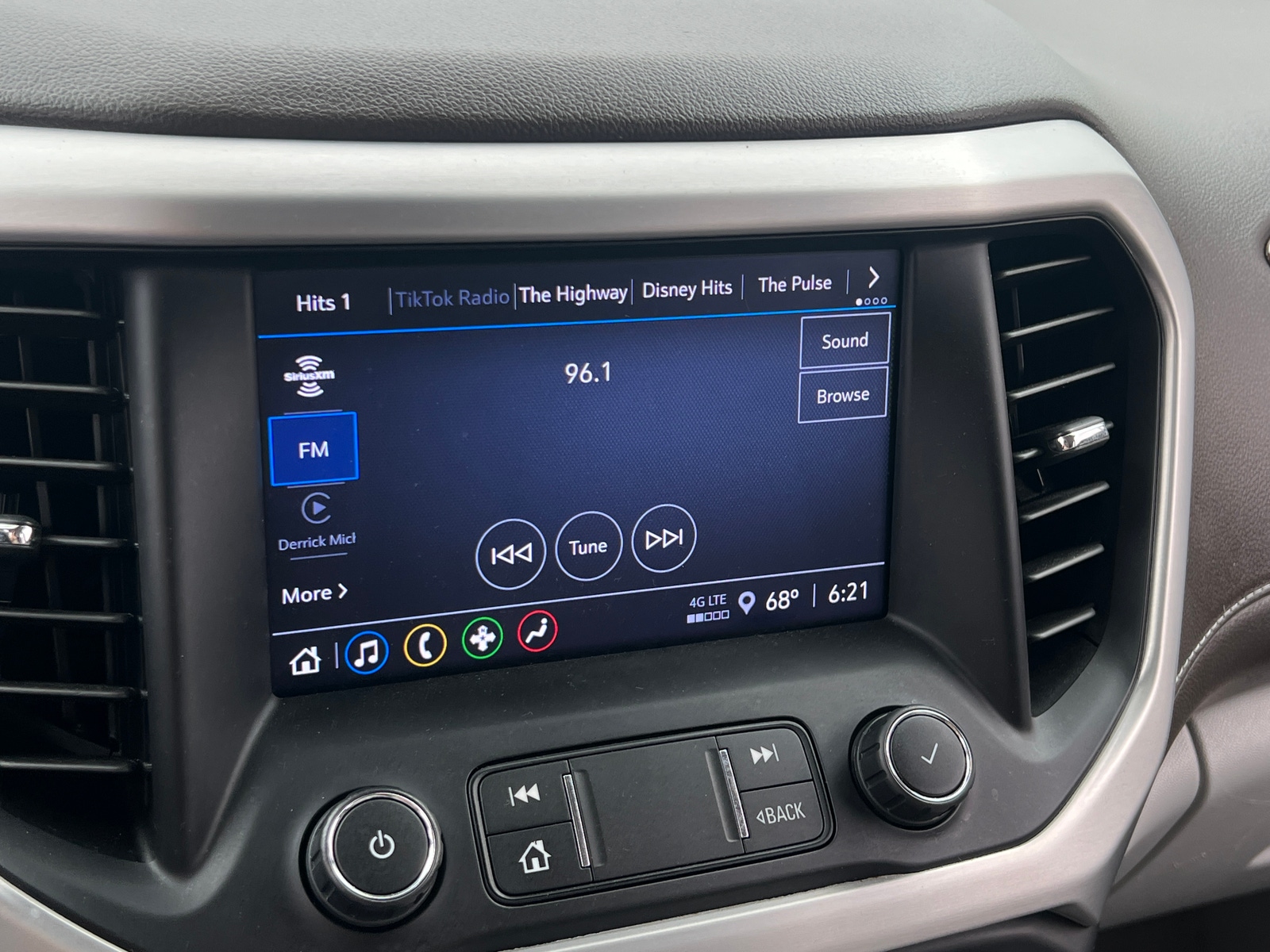 Thumbnail: 2022 GMC Acadia - 4