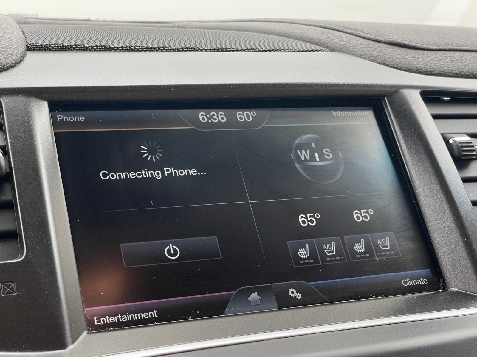 Thumbnail: 2014 Lincoln MKS - 3