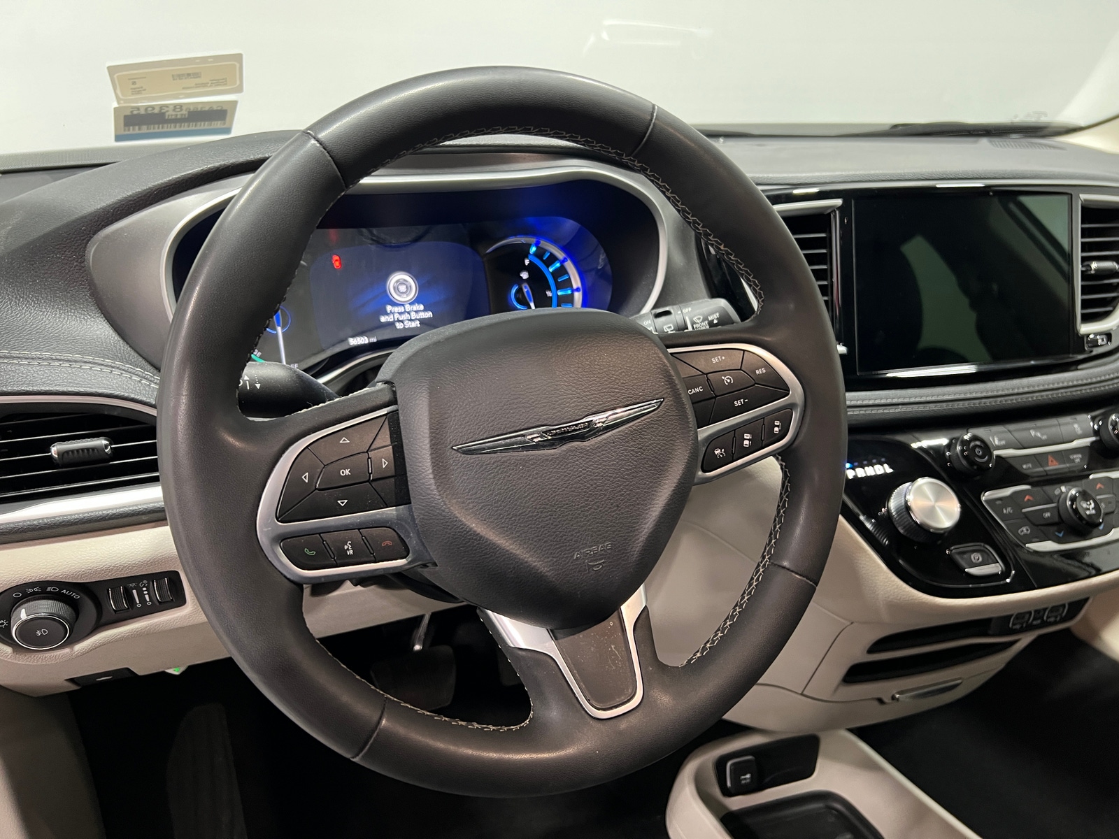 Thumbnail: 2023 Chrysler Pacifica - 4