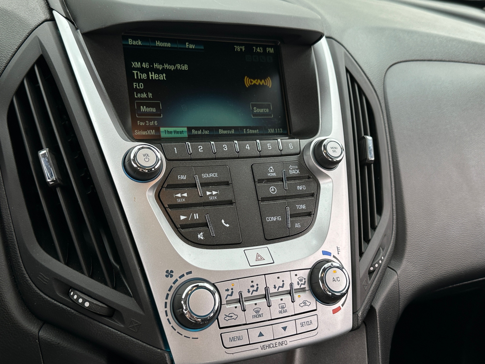 Thumbnail: 2017 Chevrolet Equinox - 4