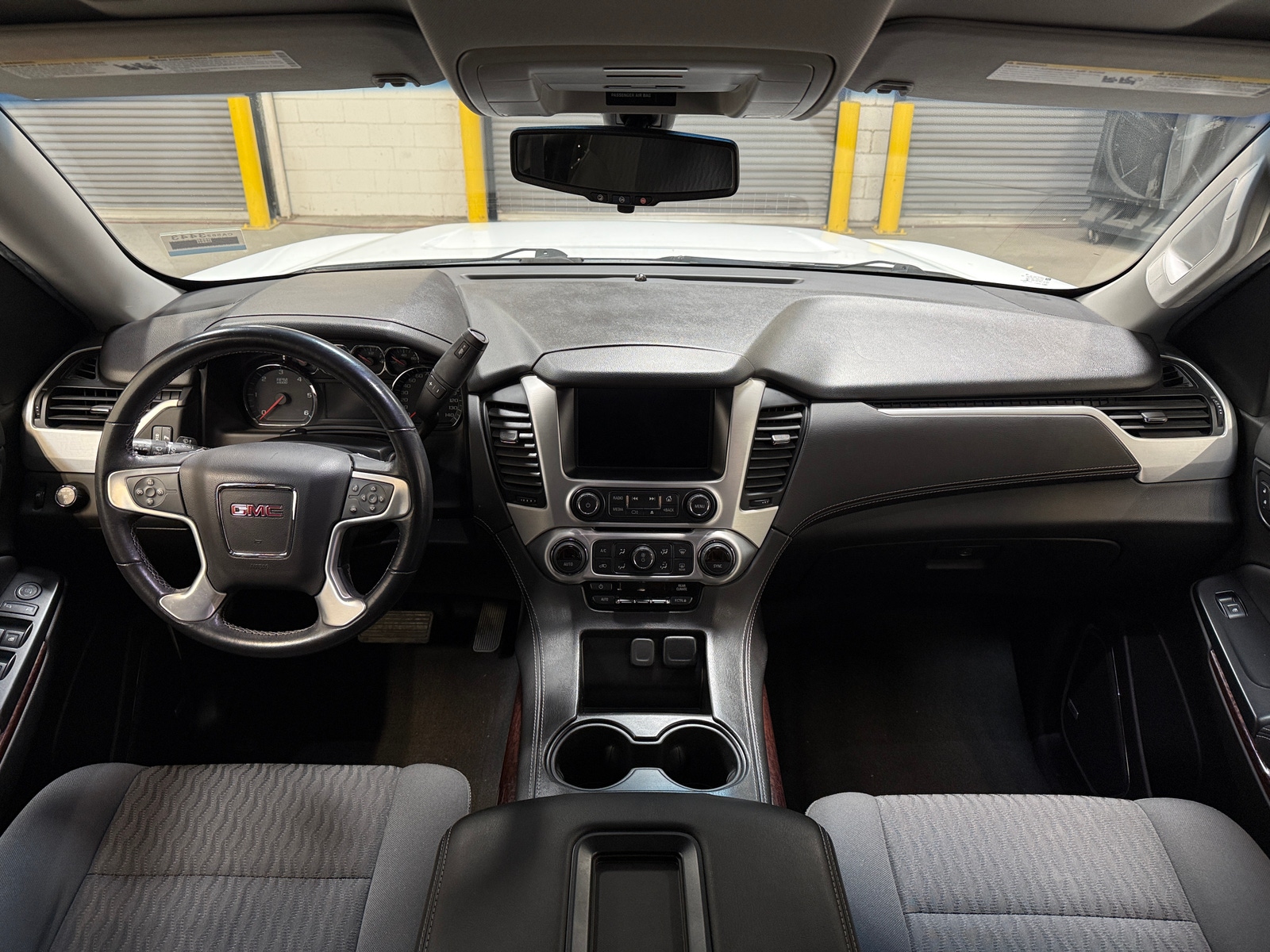 Thumbnail: 2019 GMC Yukon XL - 3