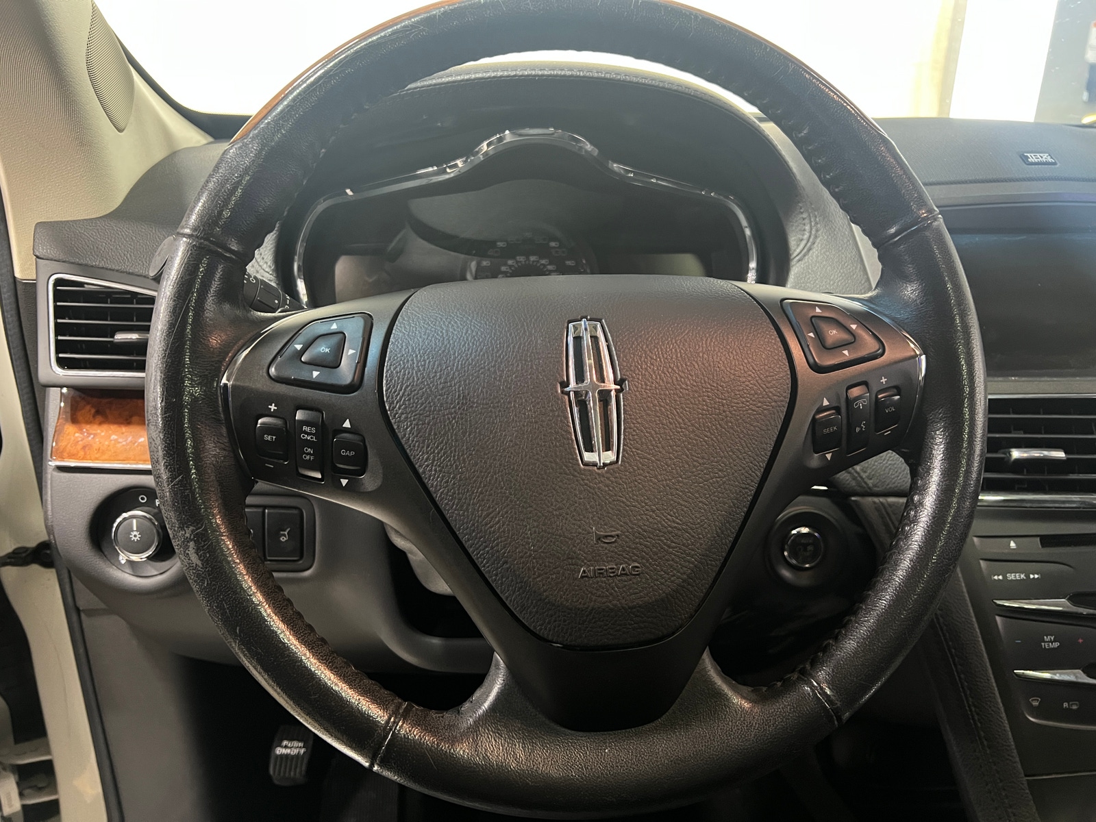 Thumbnail: 2013 Lincoln MKT - 4
