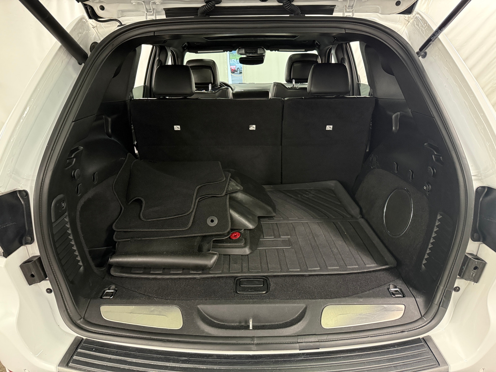 Thumbnail: 2020 Jeep Grand Cherokee - 6