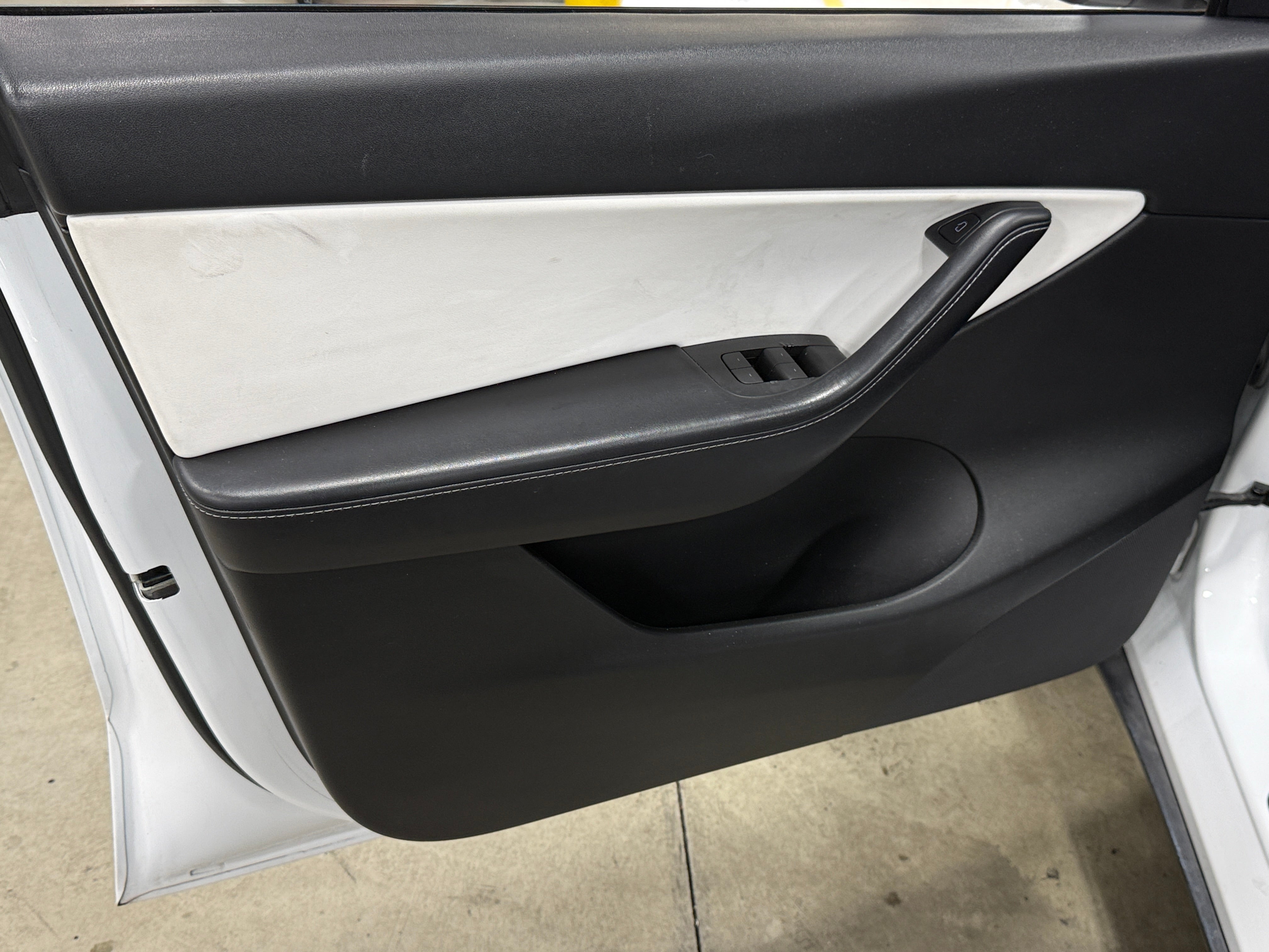 2021 Tesla Model Y Long Range - Photo 11