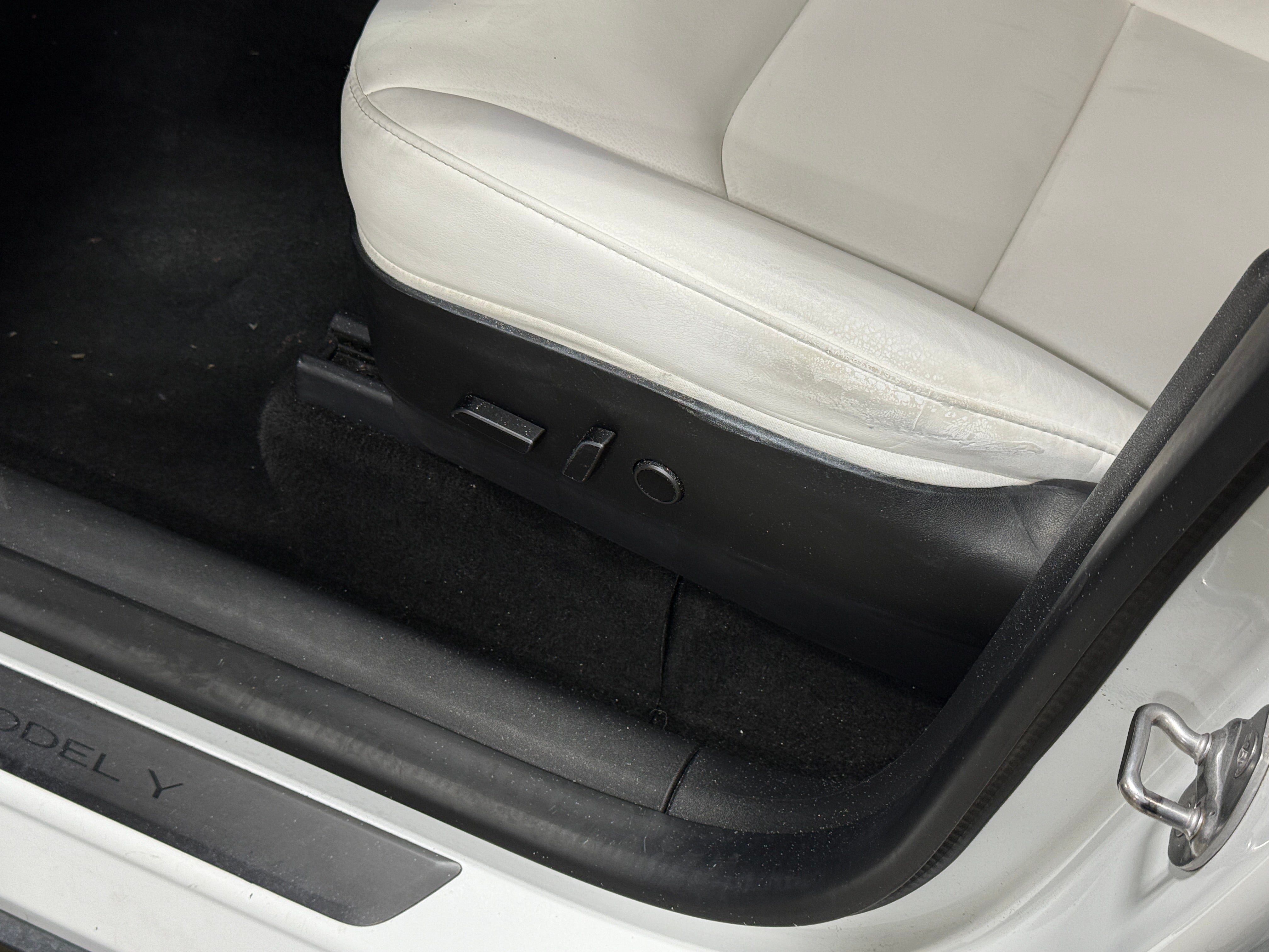 2021 Tesla Model Y Long Range - Photo 14