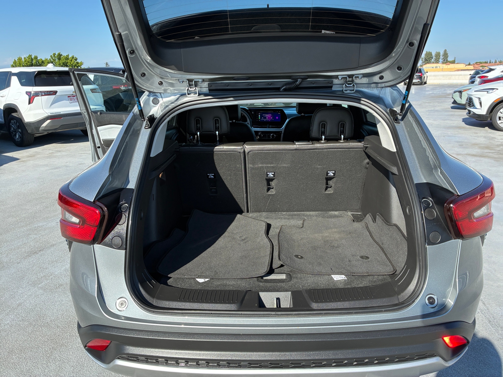 Thumbnail: 2025 Chevrolet Trax - 6