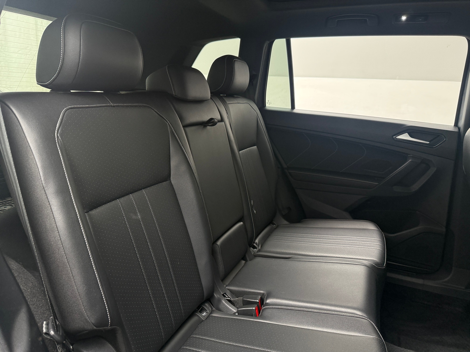 Thumbnail: 2022 Volkswagen Tiguan - 5