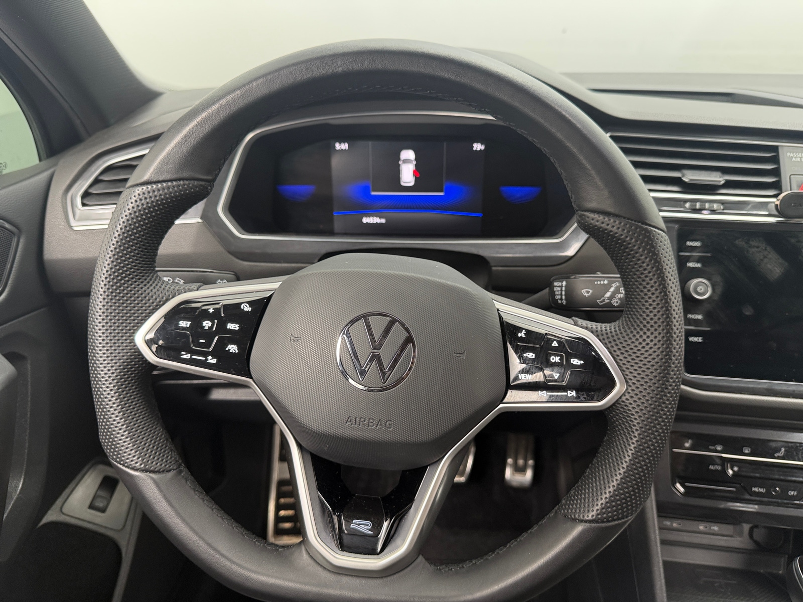 Thumbnail: 2022 Volkswagen Tiguan - 4