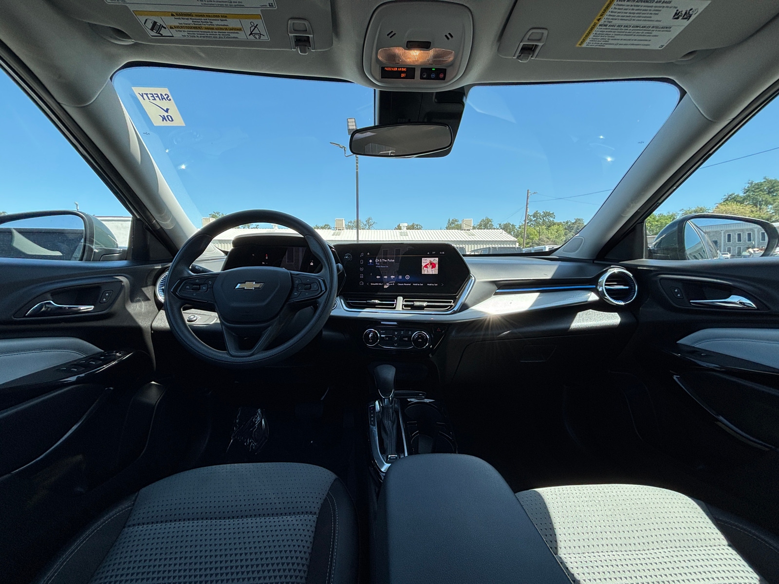 Thumbnail: 2025 Chevrolet Trax - 3