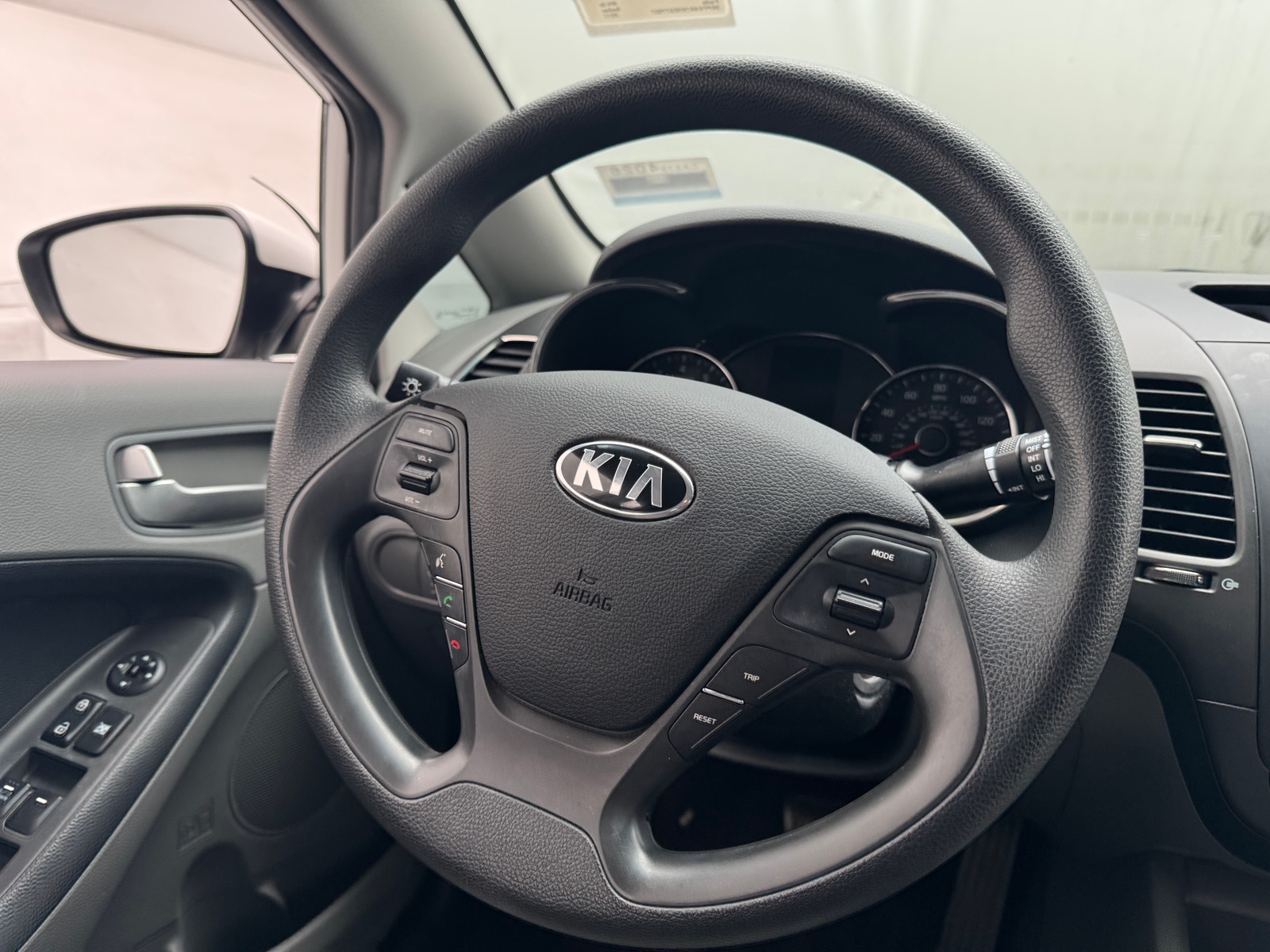 Thumbnail: 2017 Kia Forte - 4