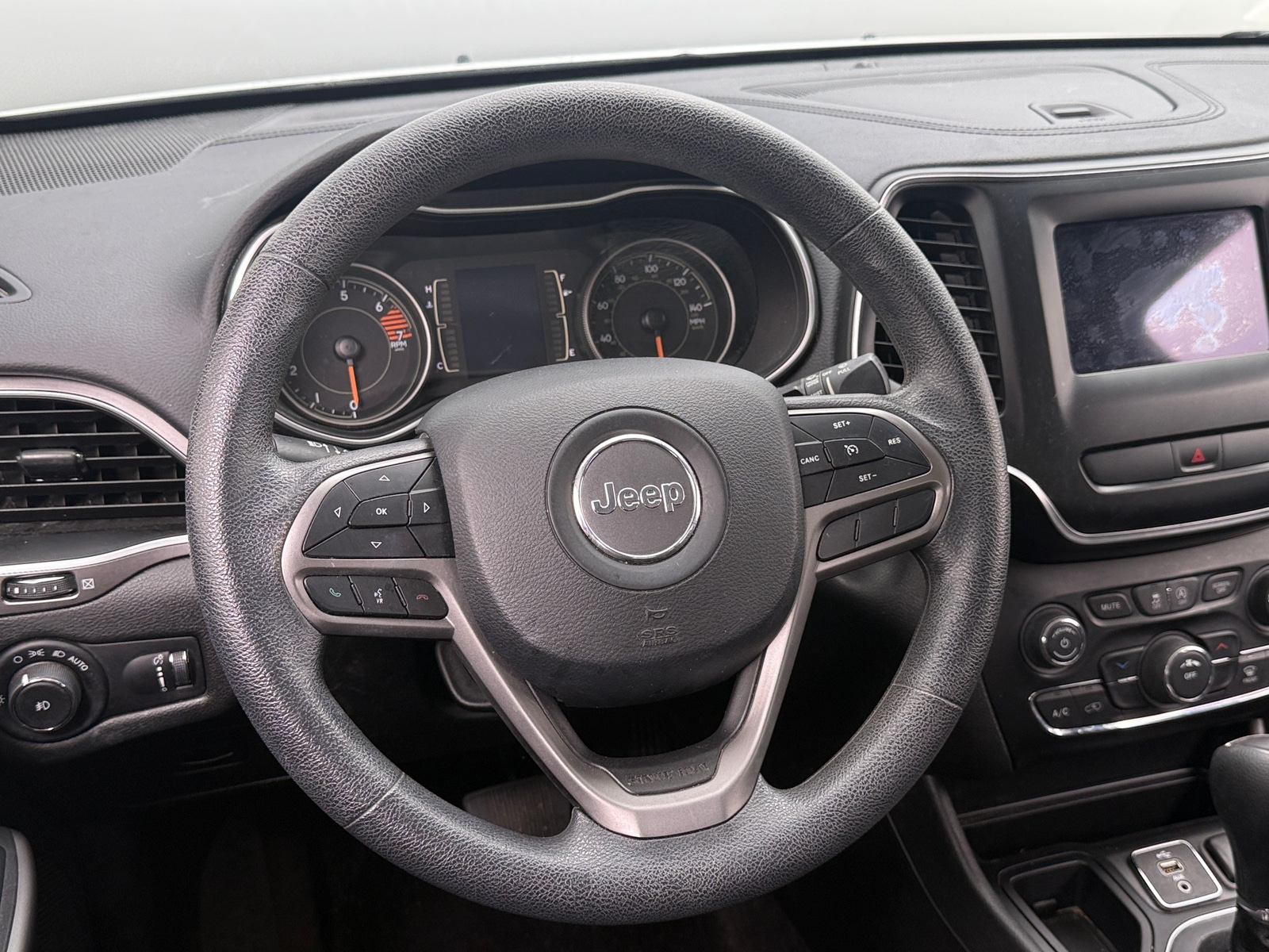 Thumbnail: 2019 Jeep Cherokee - 5