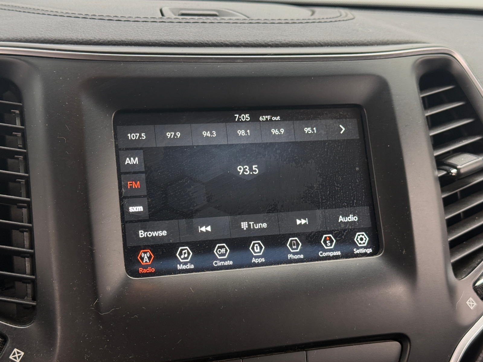 Thumbnail: 2019 Jeep Cherokee - 4