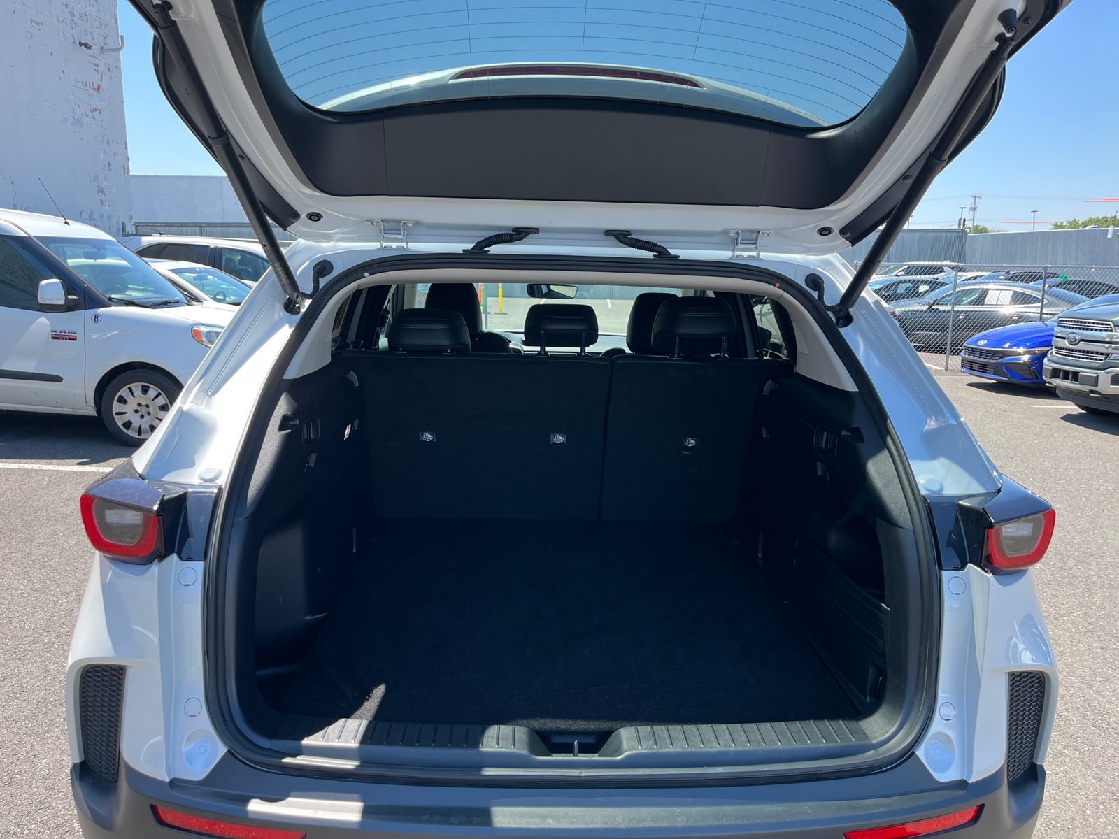 Thumbnail: 2025 Mazda CX-50 - 6