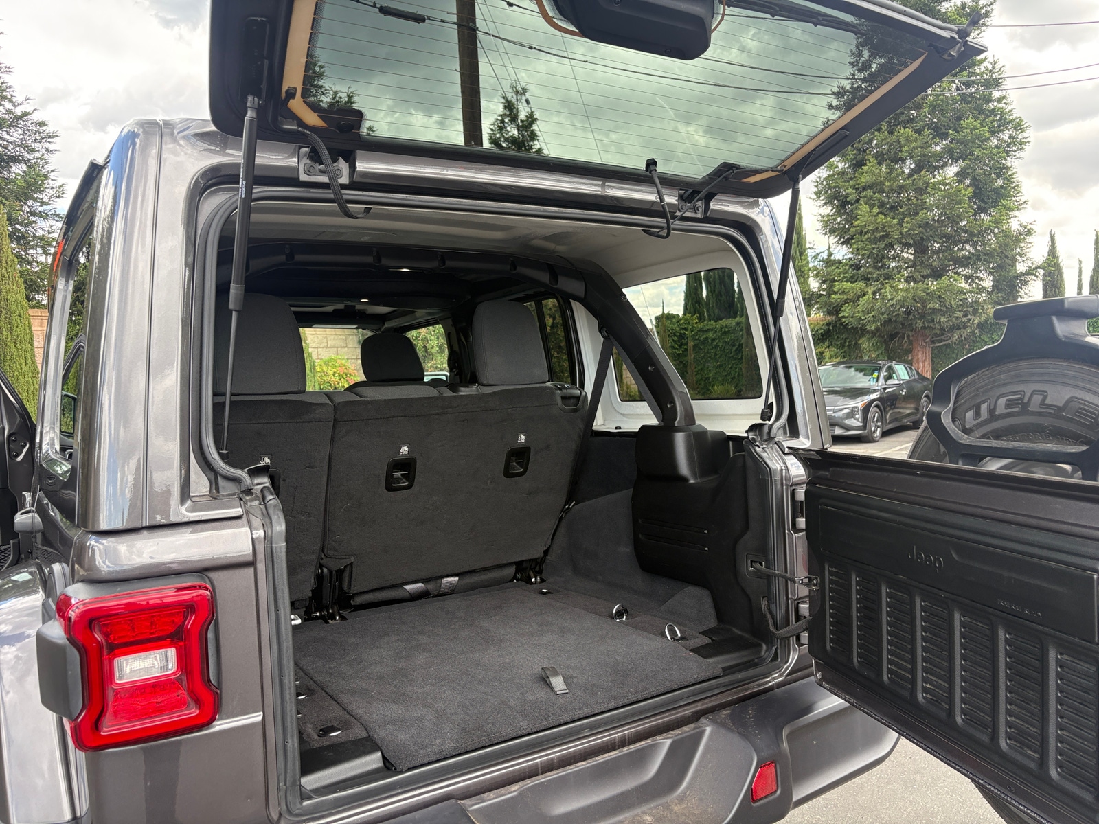 Thumbnail: 2025 Jeep Wrangler - 6