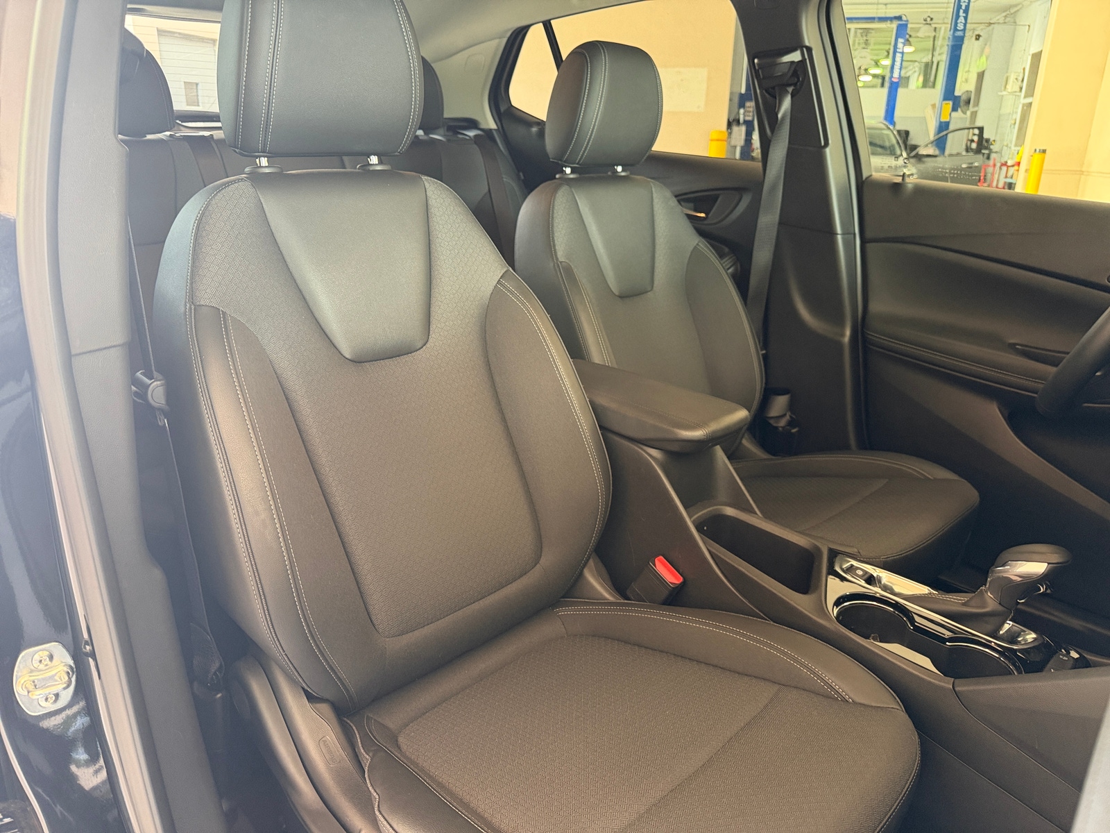 Thumbnail: 2025 Buick Encore GX - 2