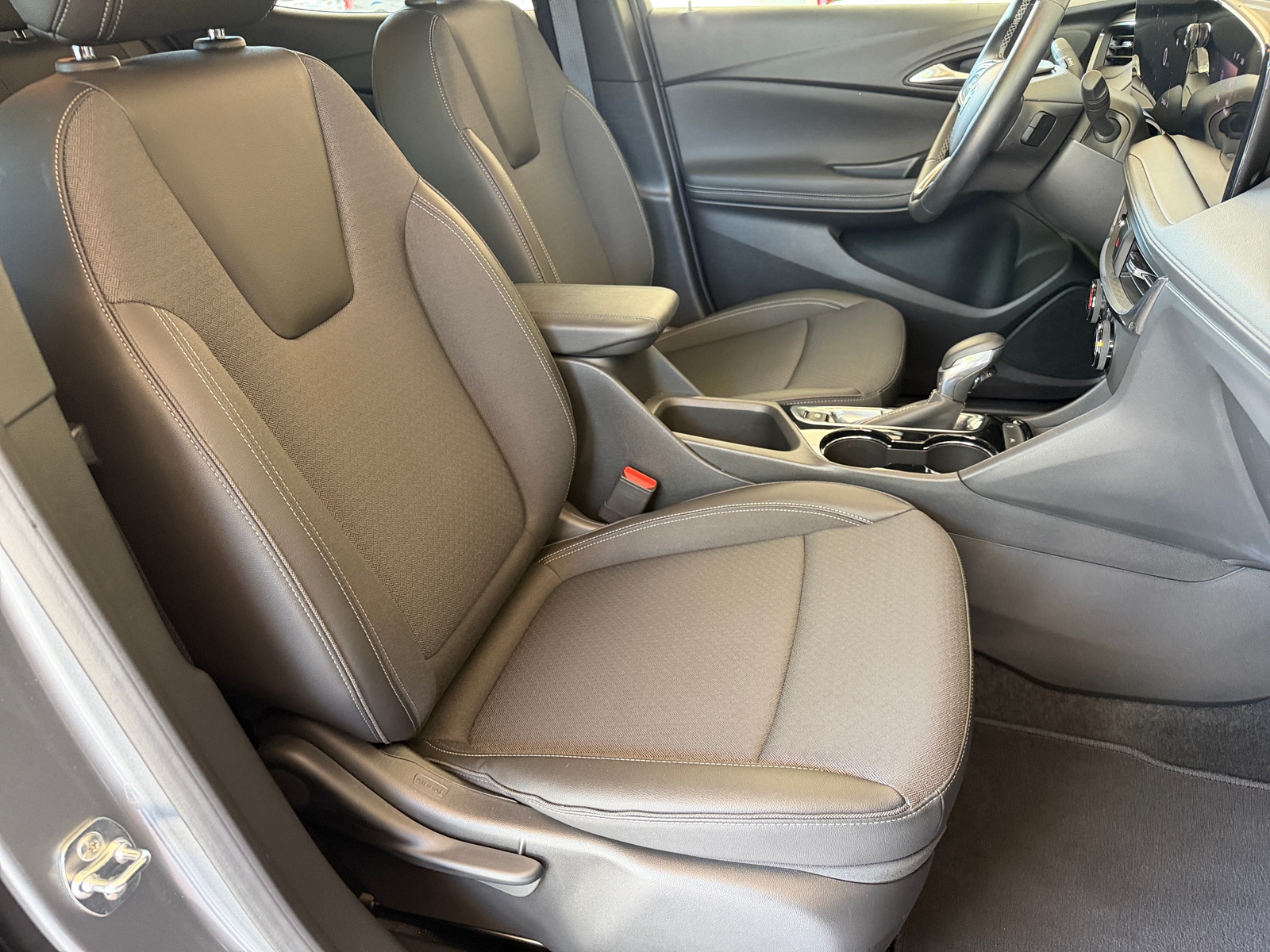 Thumbnail: 2025 Buick Encore GX - 2