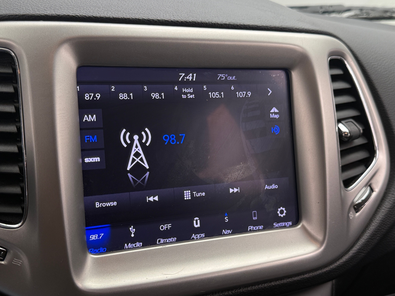 Thumbnail: 2018 Jeep Compass - 3